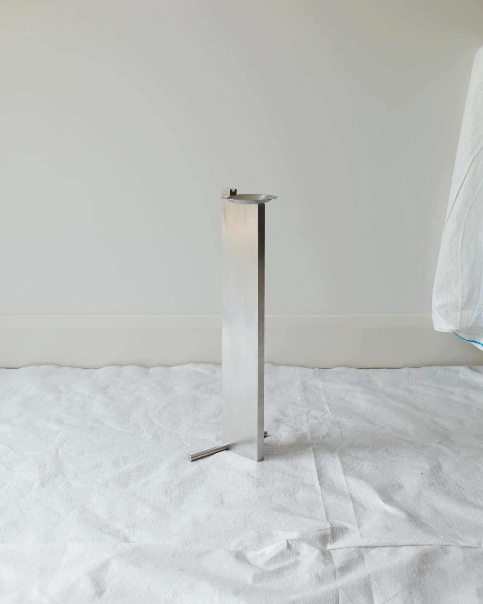 Ashtray Without Qualities – Standing
