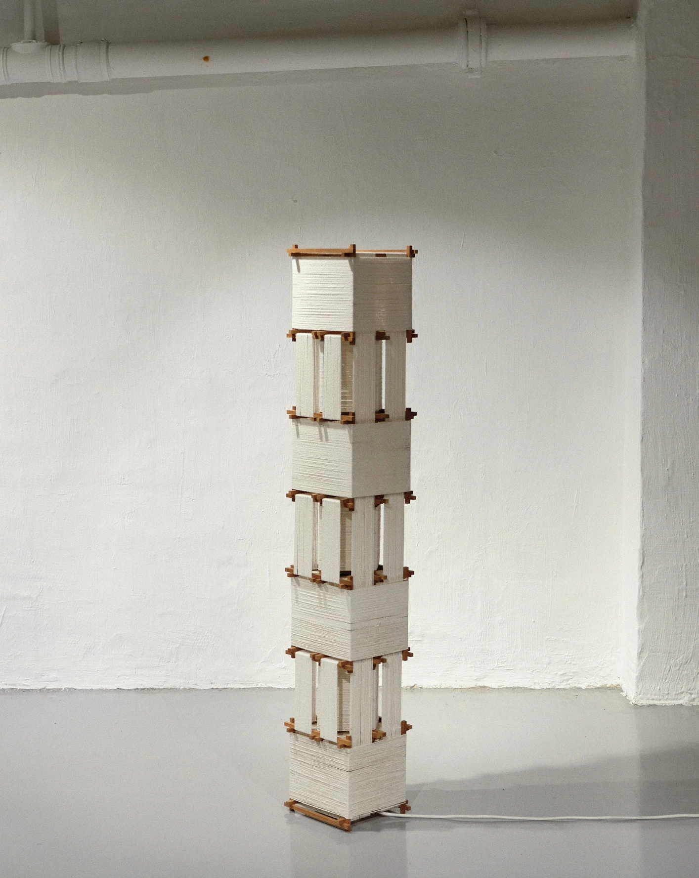 Floor lamp with 1150m of string
