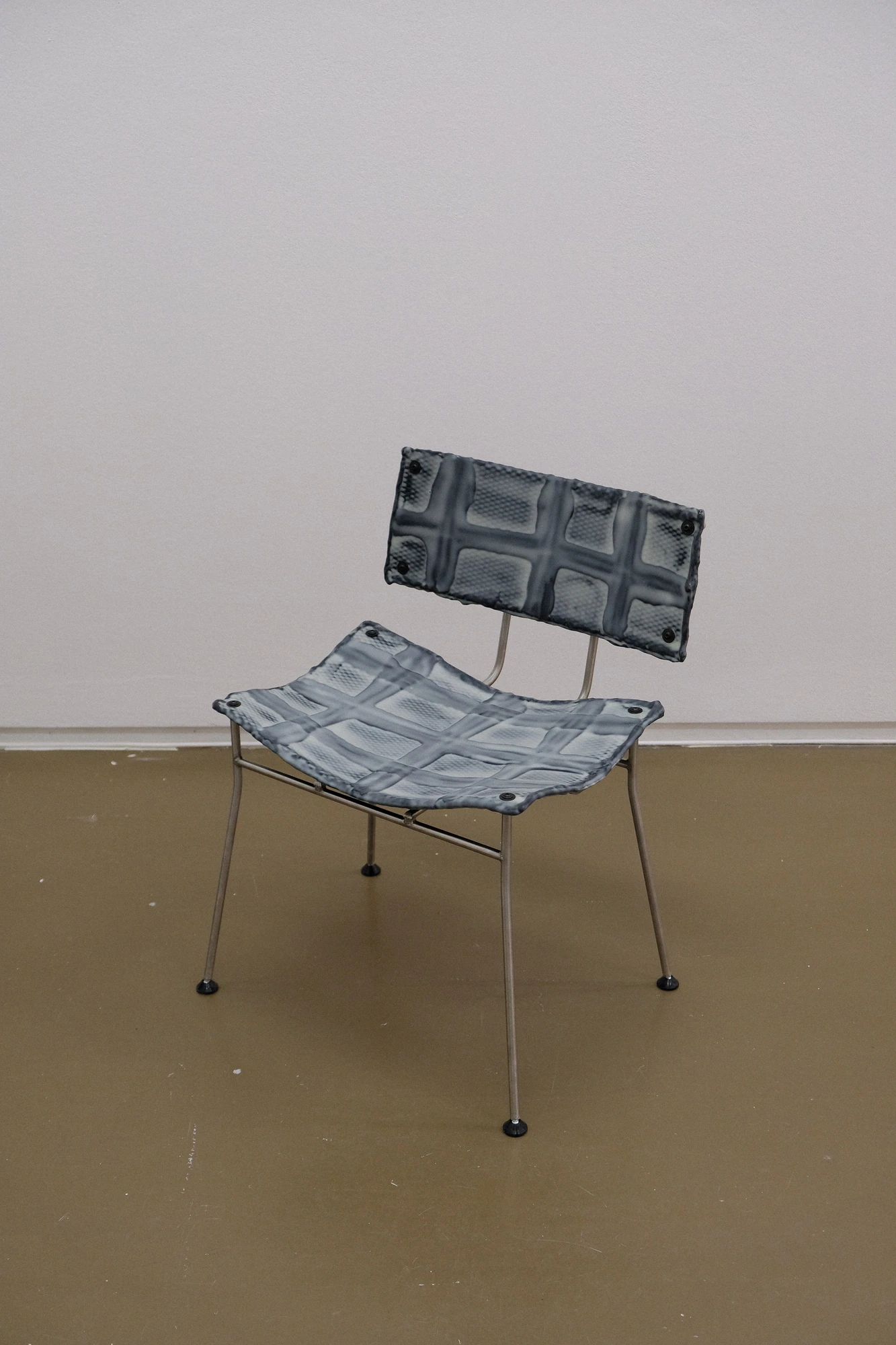 XR Mesh Chair (Grey Wash Check)