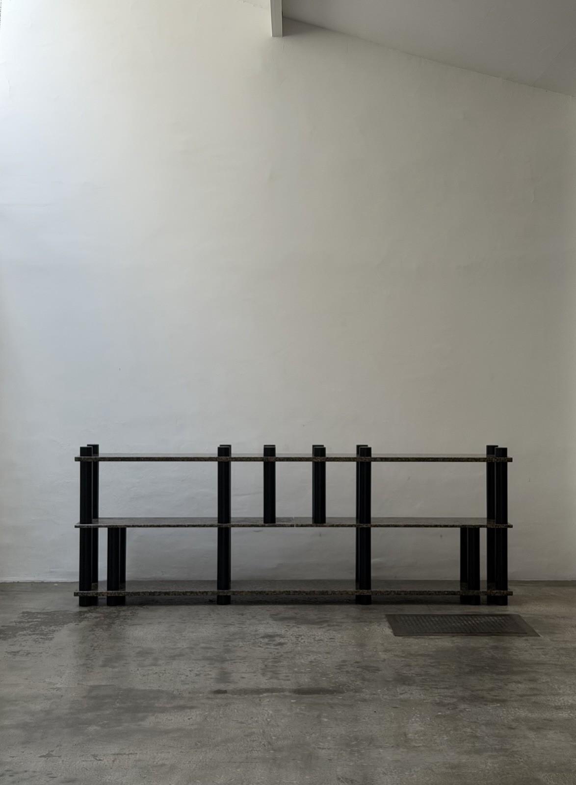 Modular Granite Design Shelf, Memphis attr. thumbnail 2