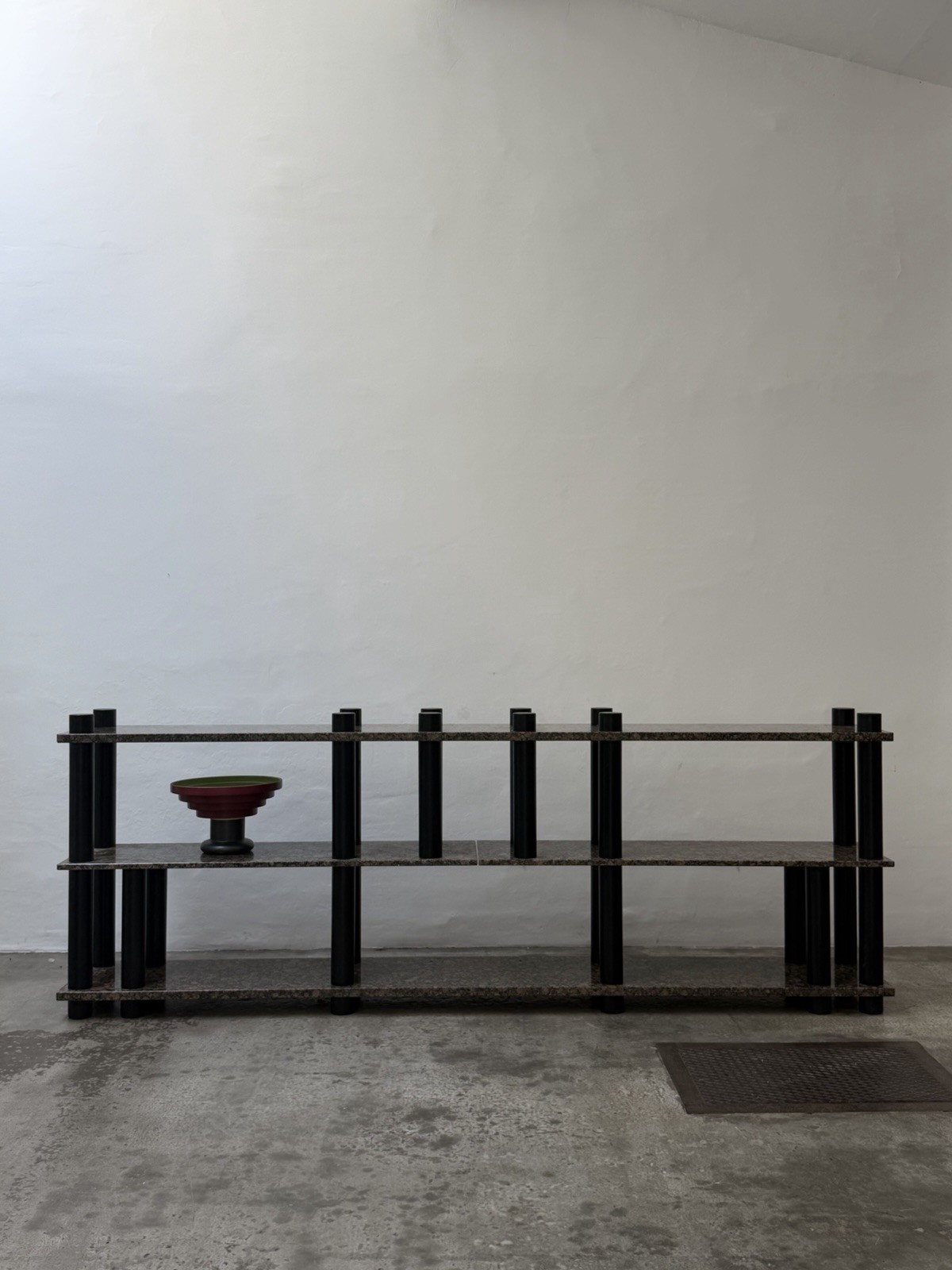 Modular Granite Design Shelf, Memphis attr. thumbnail 4