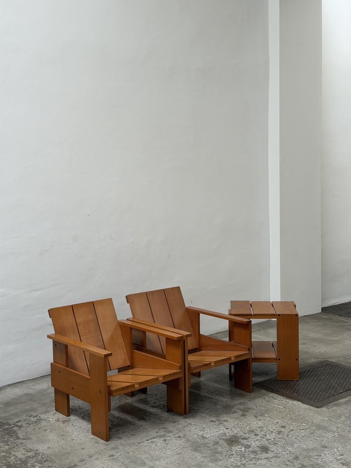 Gerrit Rietveld, Crate Chairs And Table, Cassina thumbnail 2
