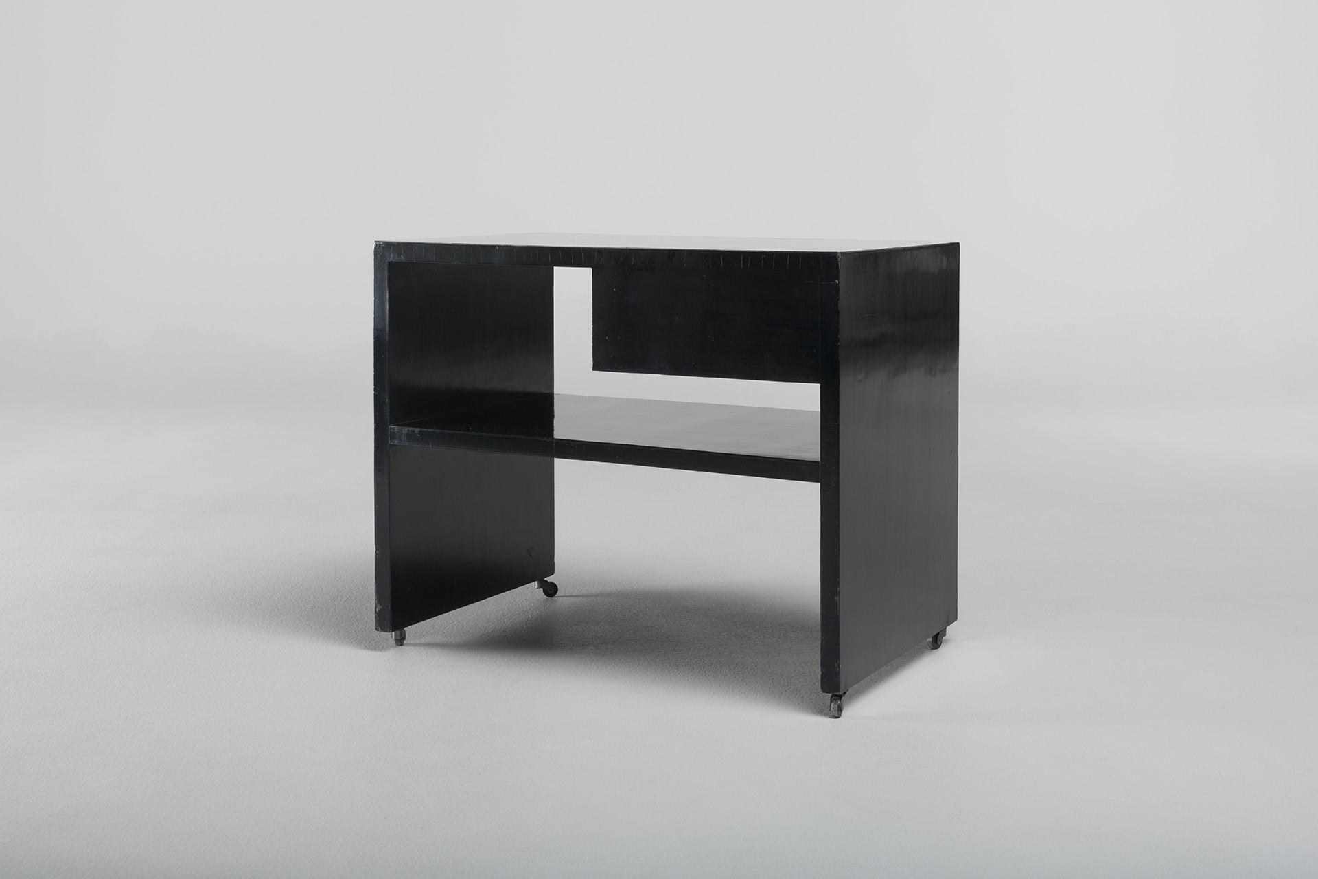 Rare Side Table, Model no. 128 image 4