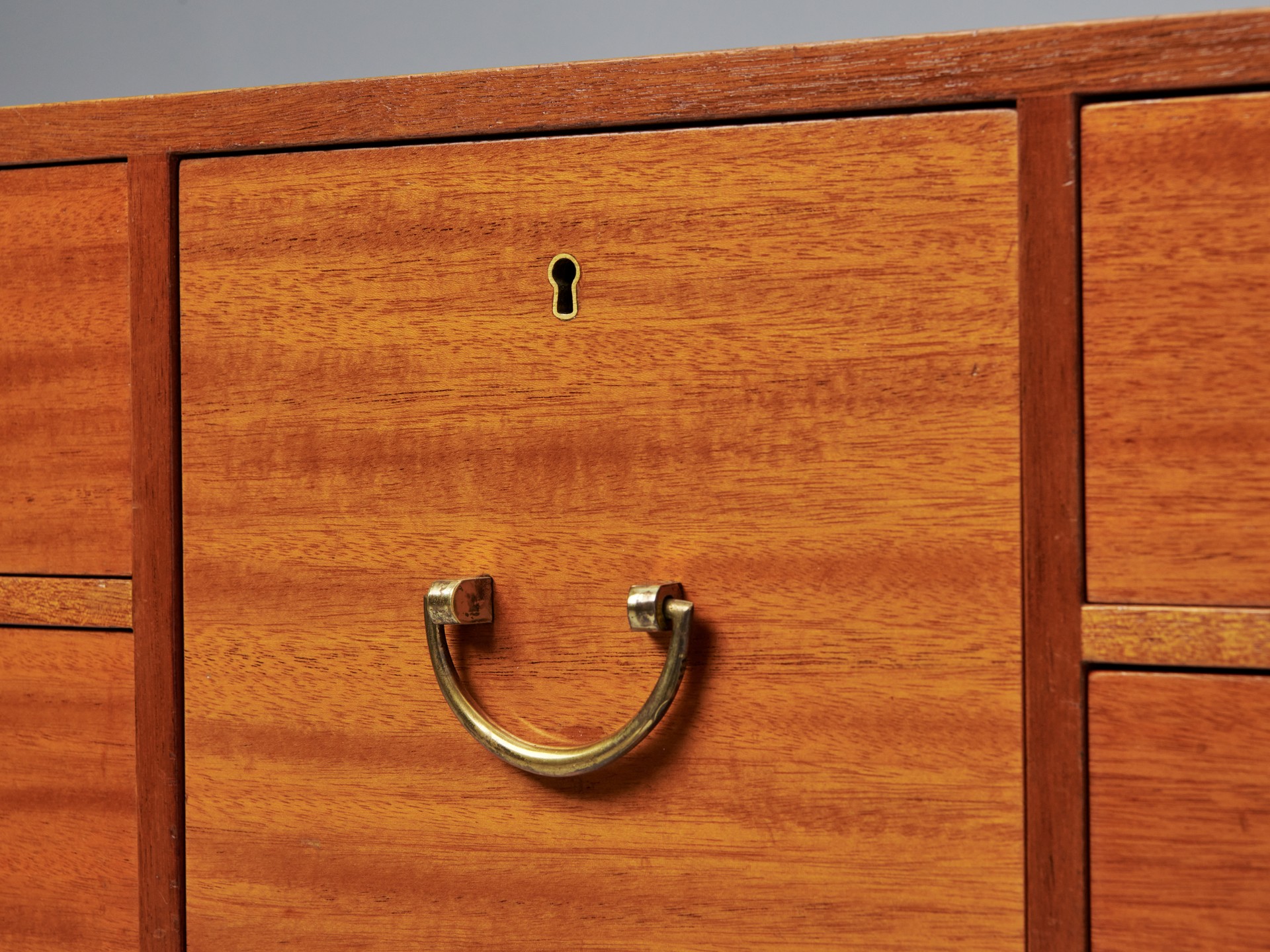 Sideboard image 7