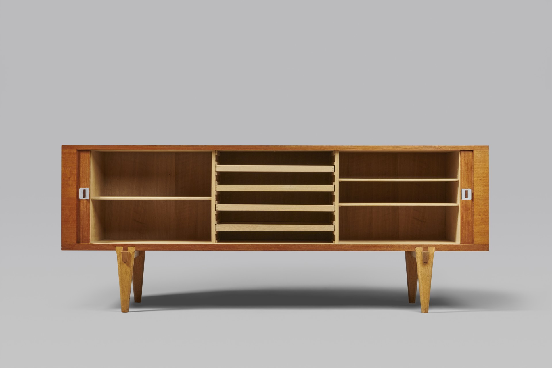 'Presidents' Sideboard image 3