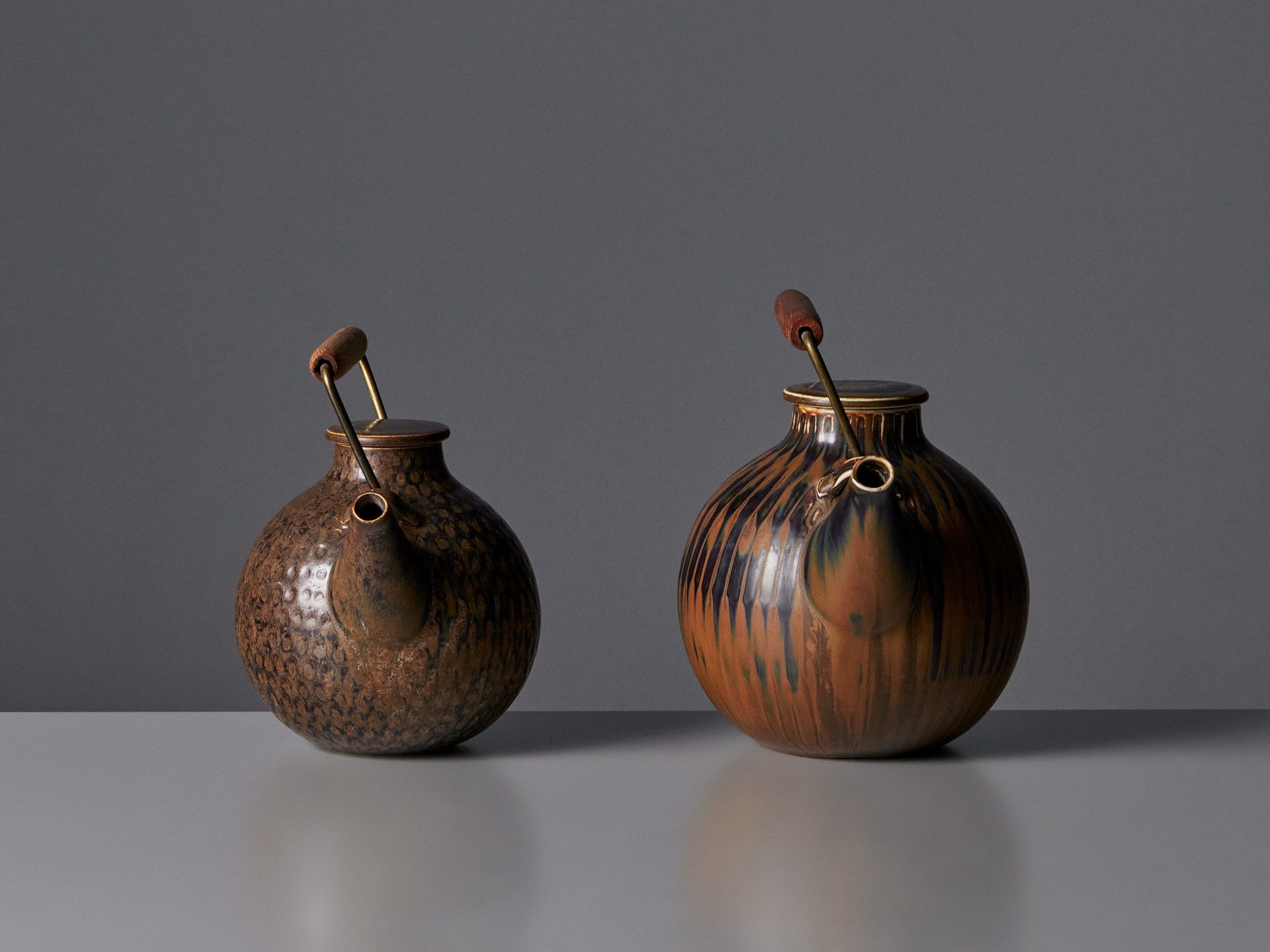 Pair of Teapots image 2