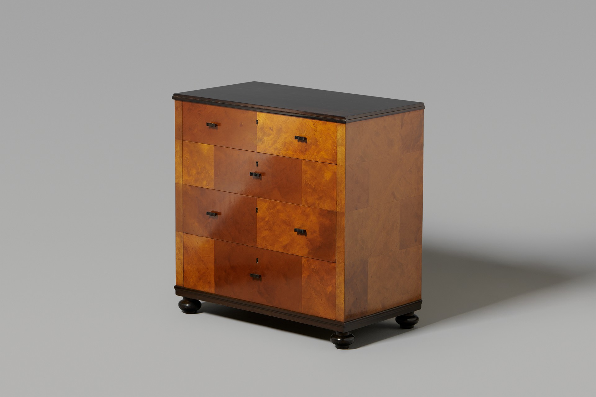 "Haga" Chest of Drawers