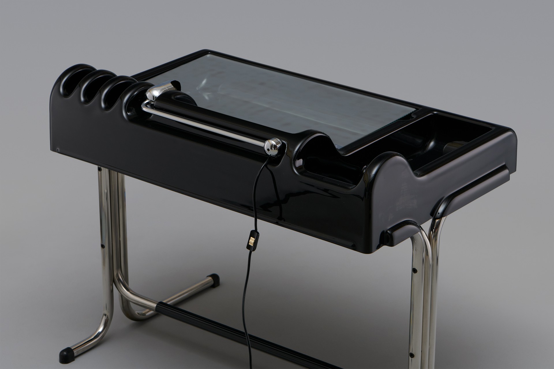 Pair of "Orix" Desks image 7