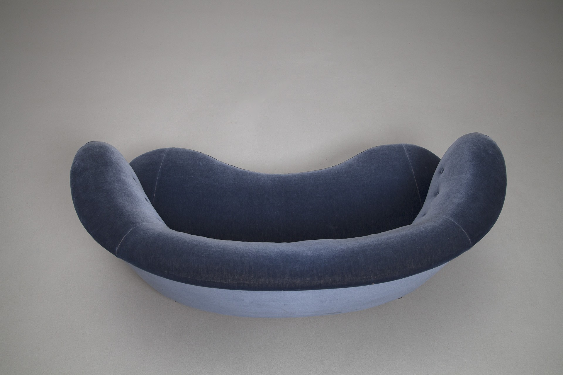 Sofa image 4