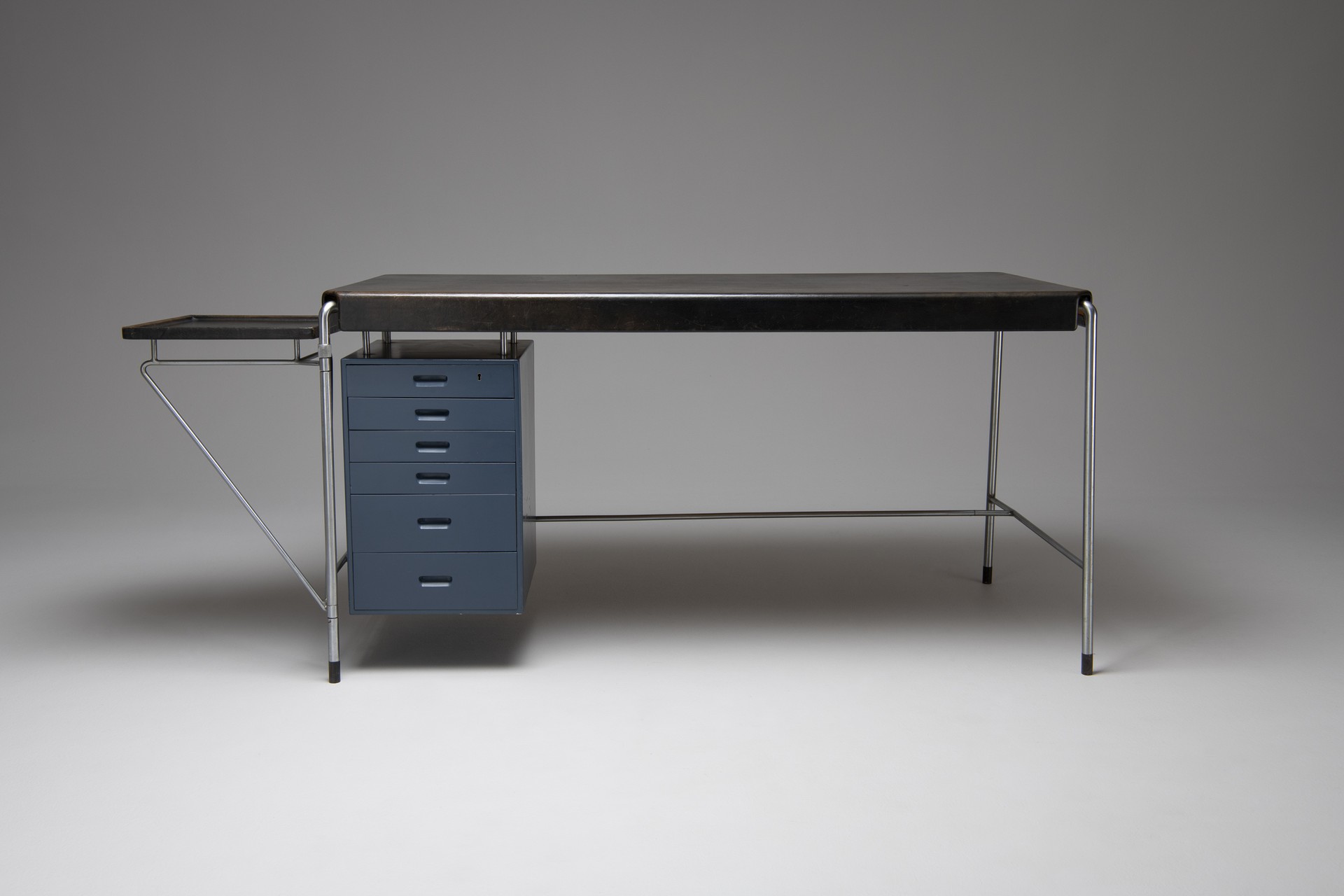 'American Foundation' Desk image 3