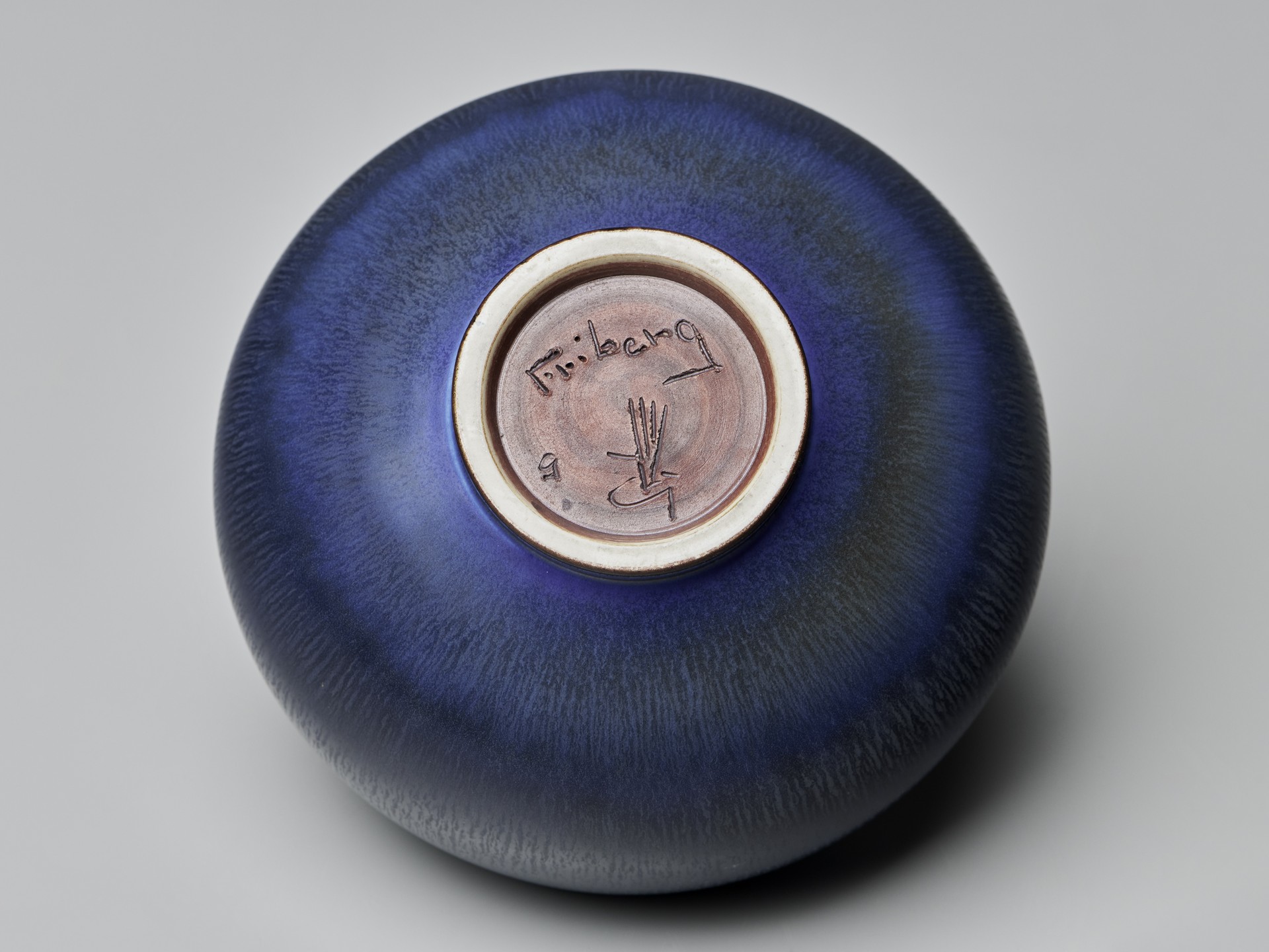 Vase image 9