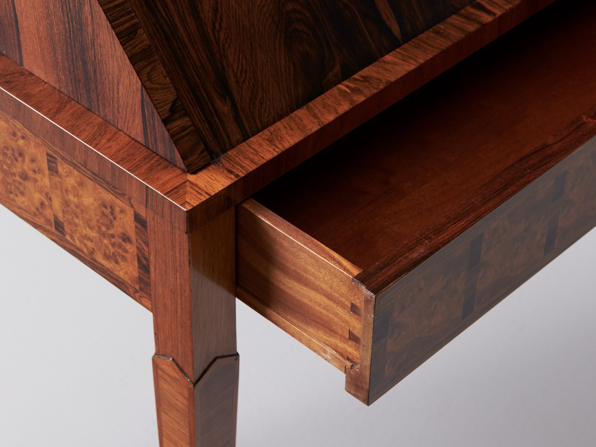 Desk image 10