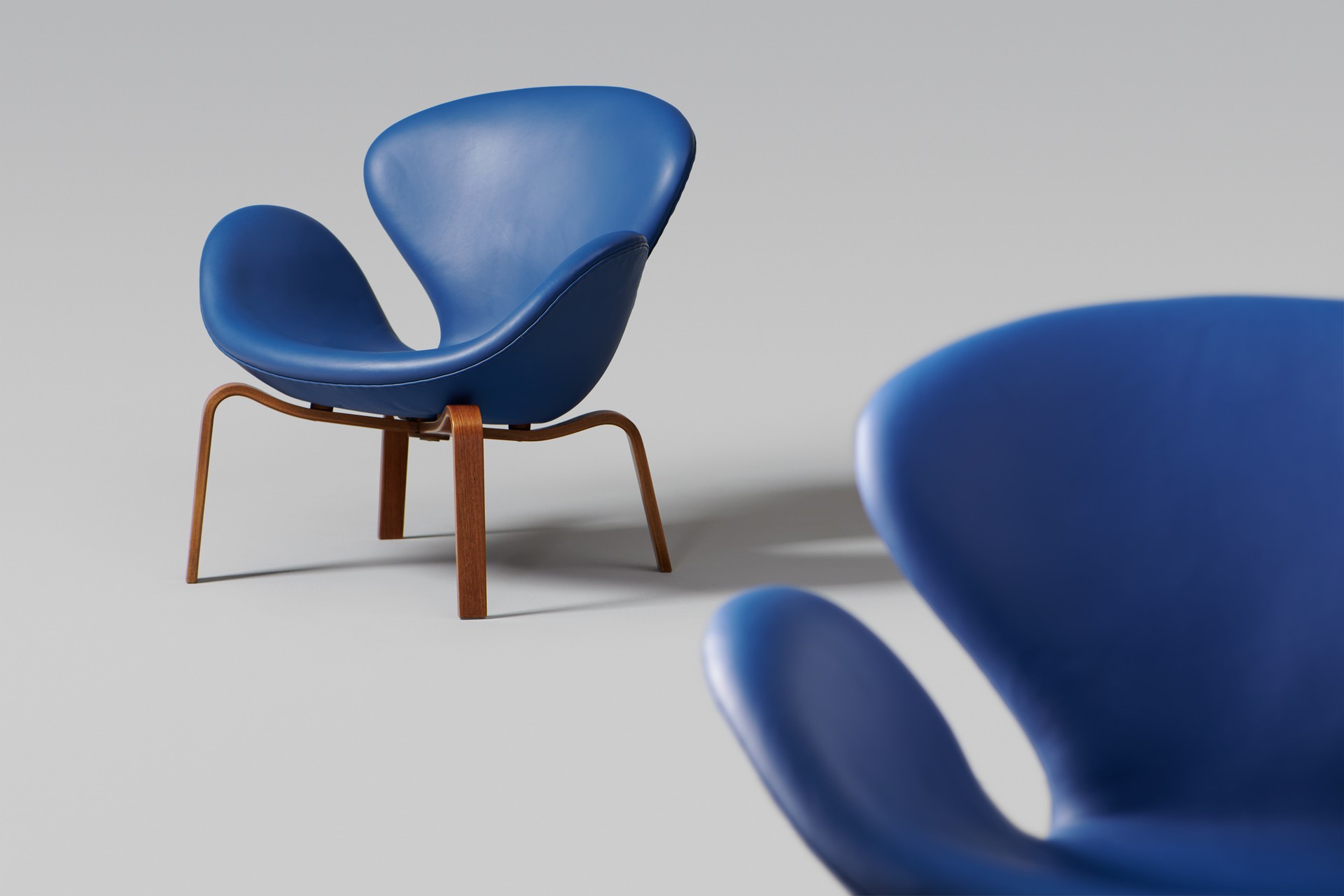 Pair of `Swan chairs´Chairs image 2