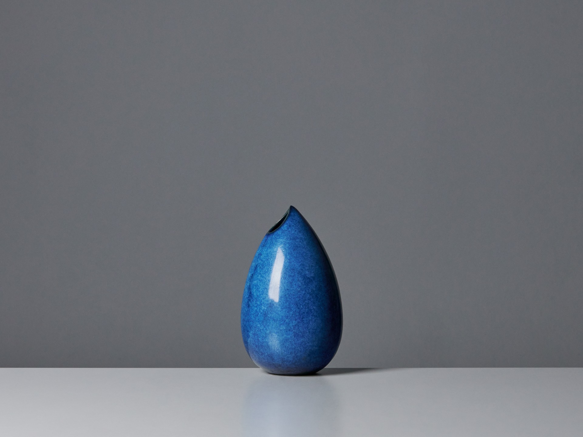 Three 'Gnurgla' Vases image 8