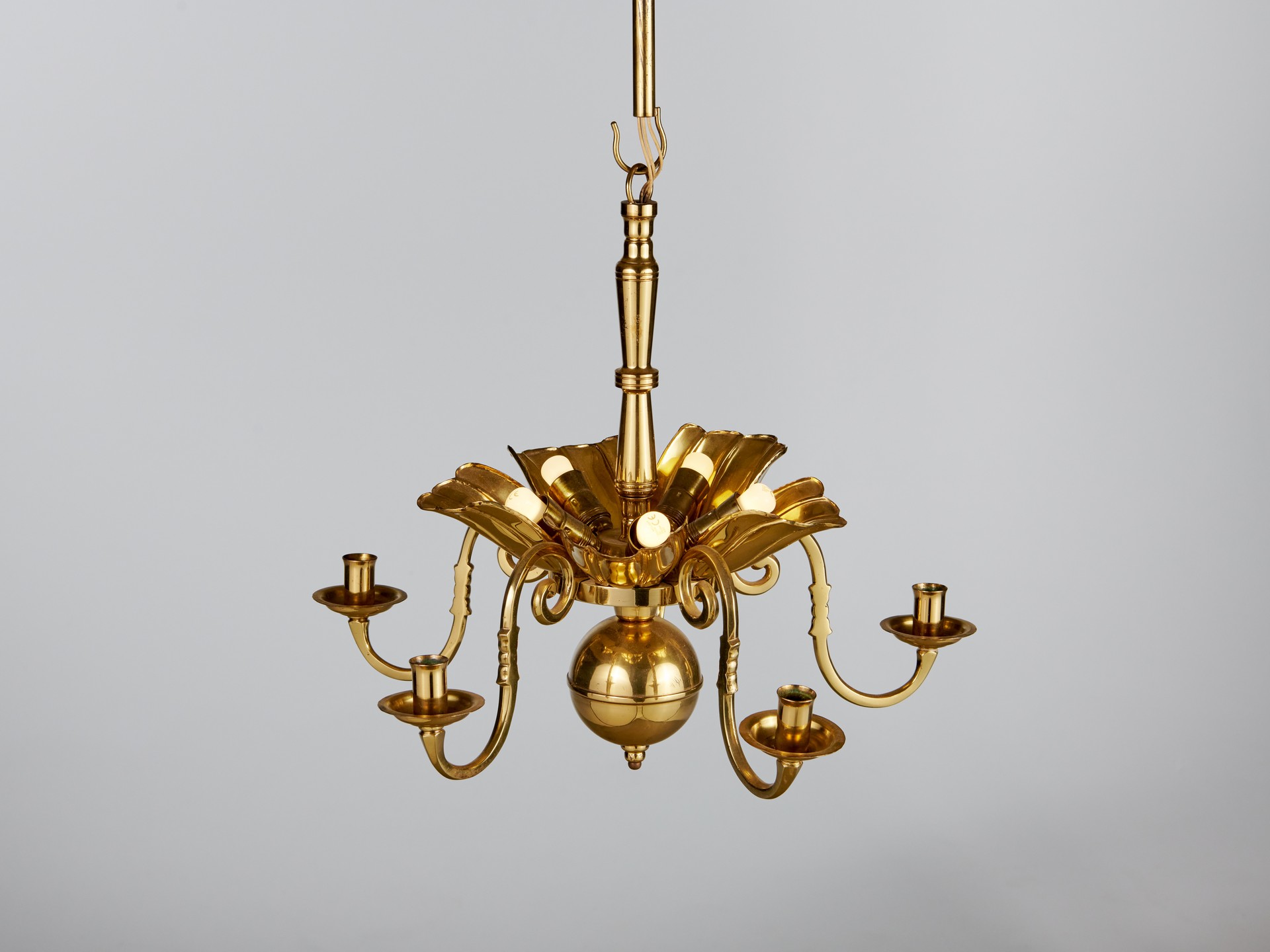 Chandelier image 3