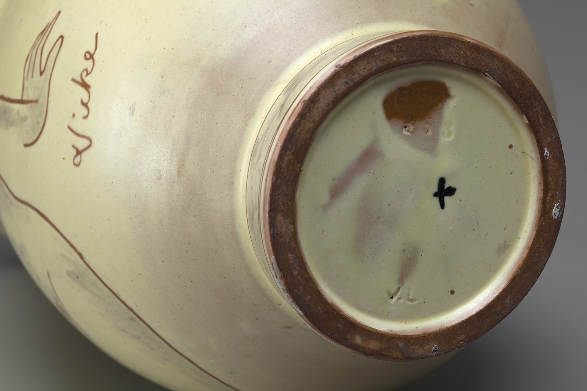 Vase image 6