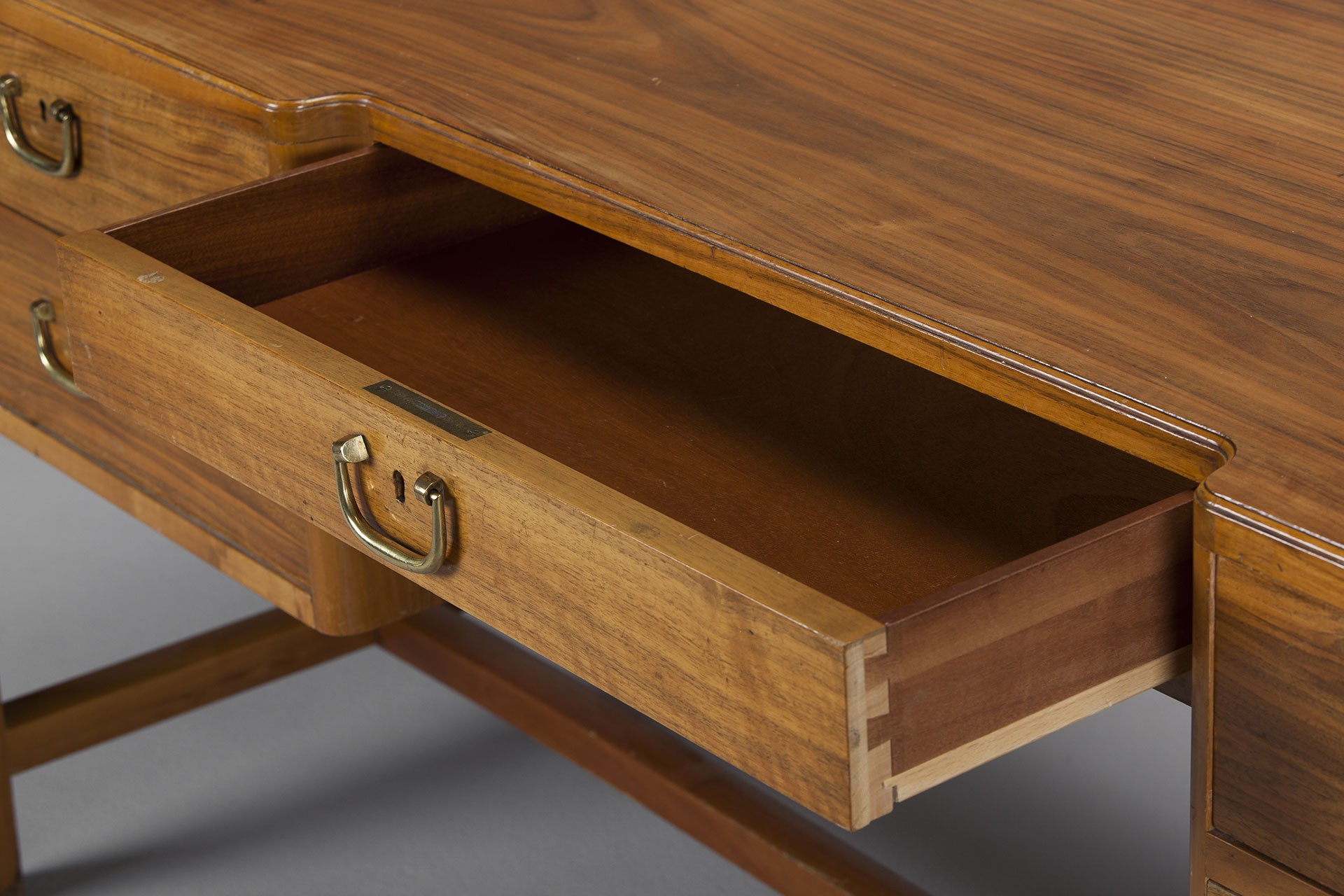 Desk image 3
