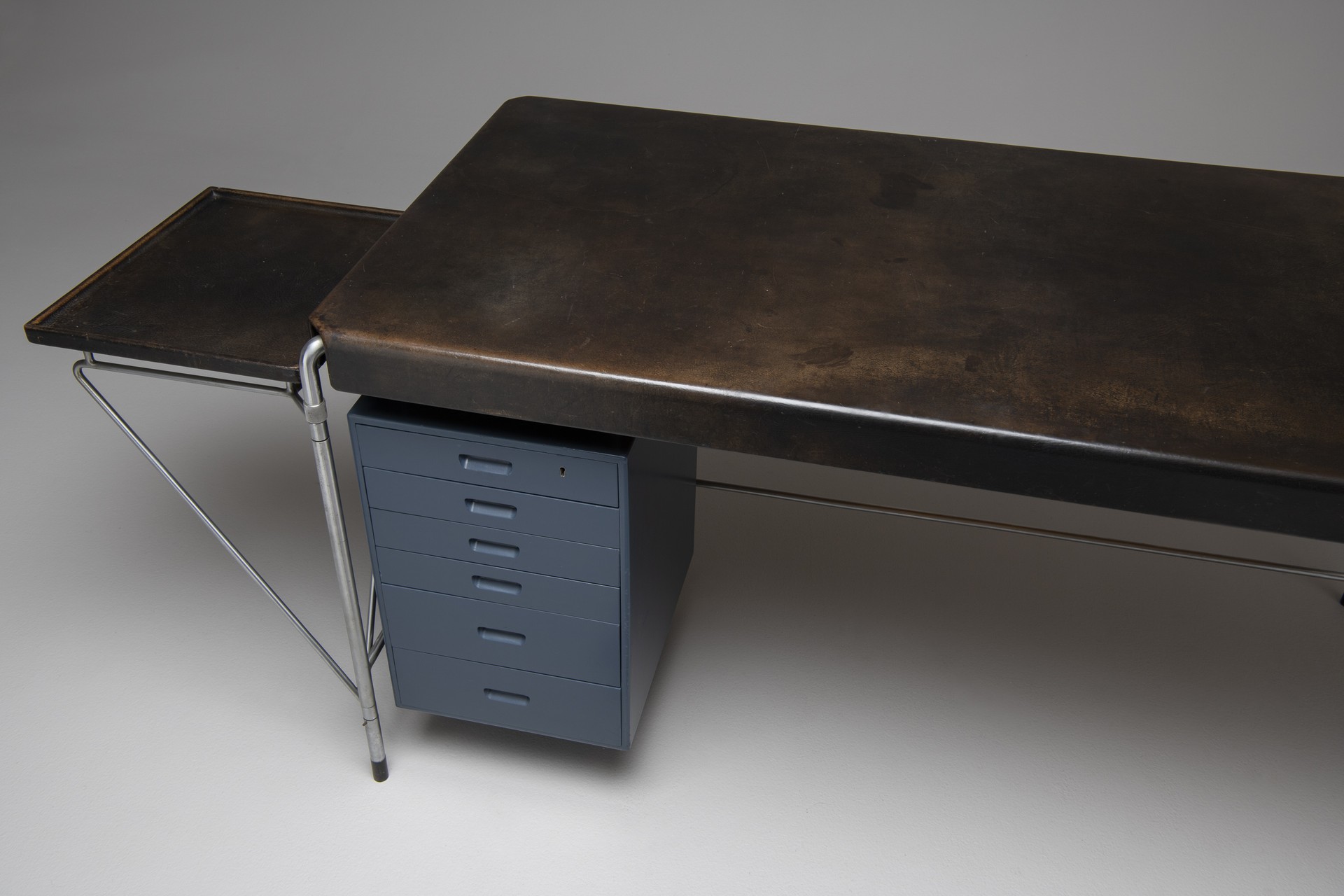 'American Foundation' Desk image 7