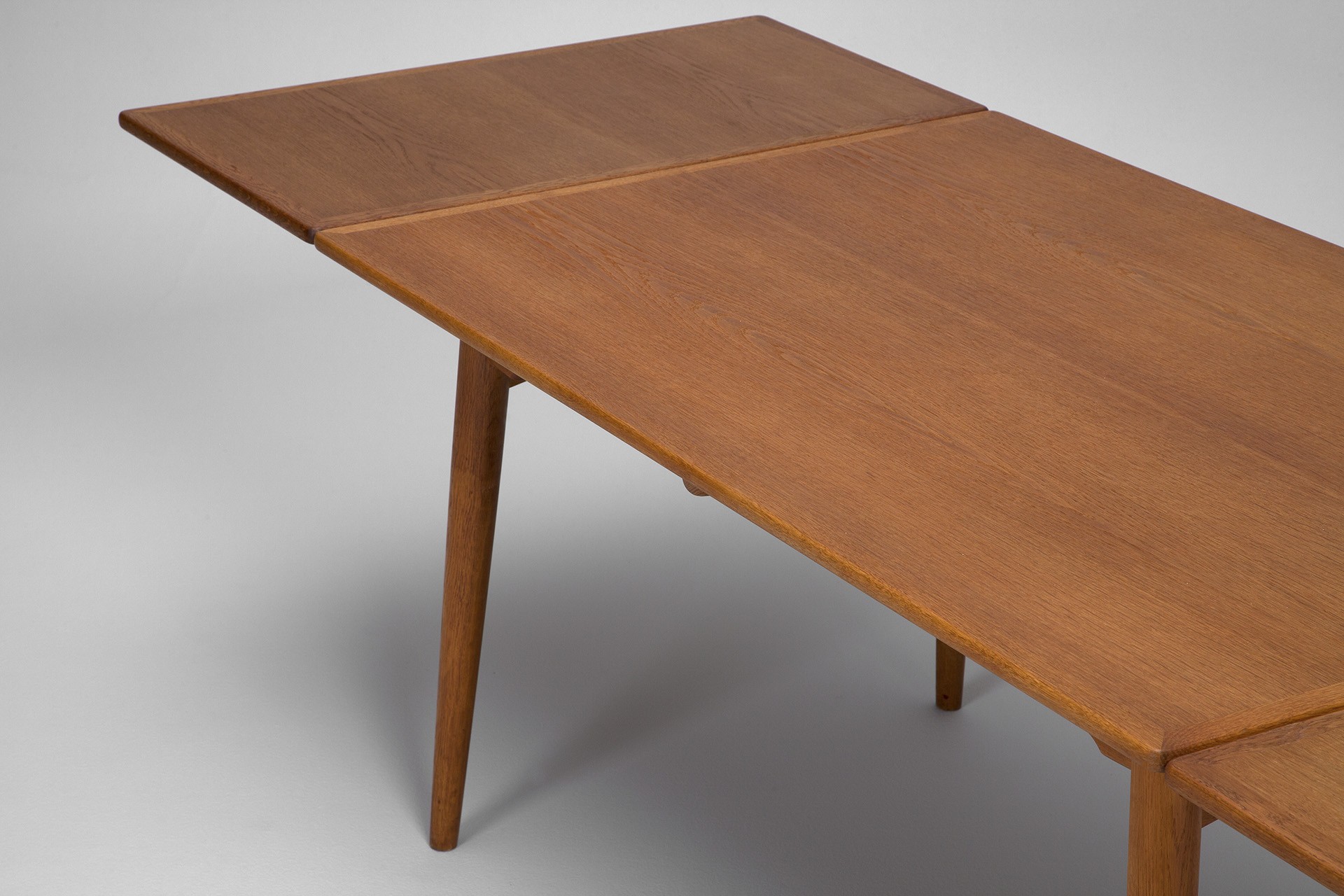 'AT 312' Dining Table image 5
