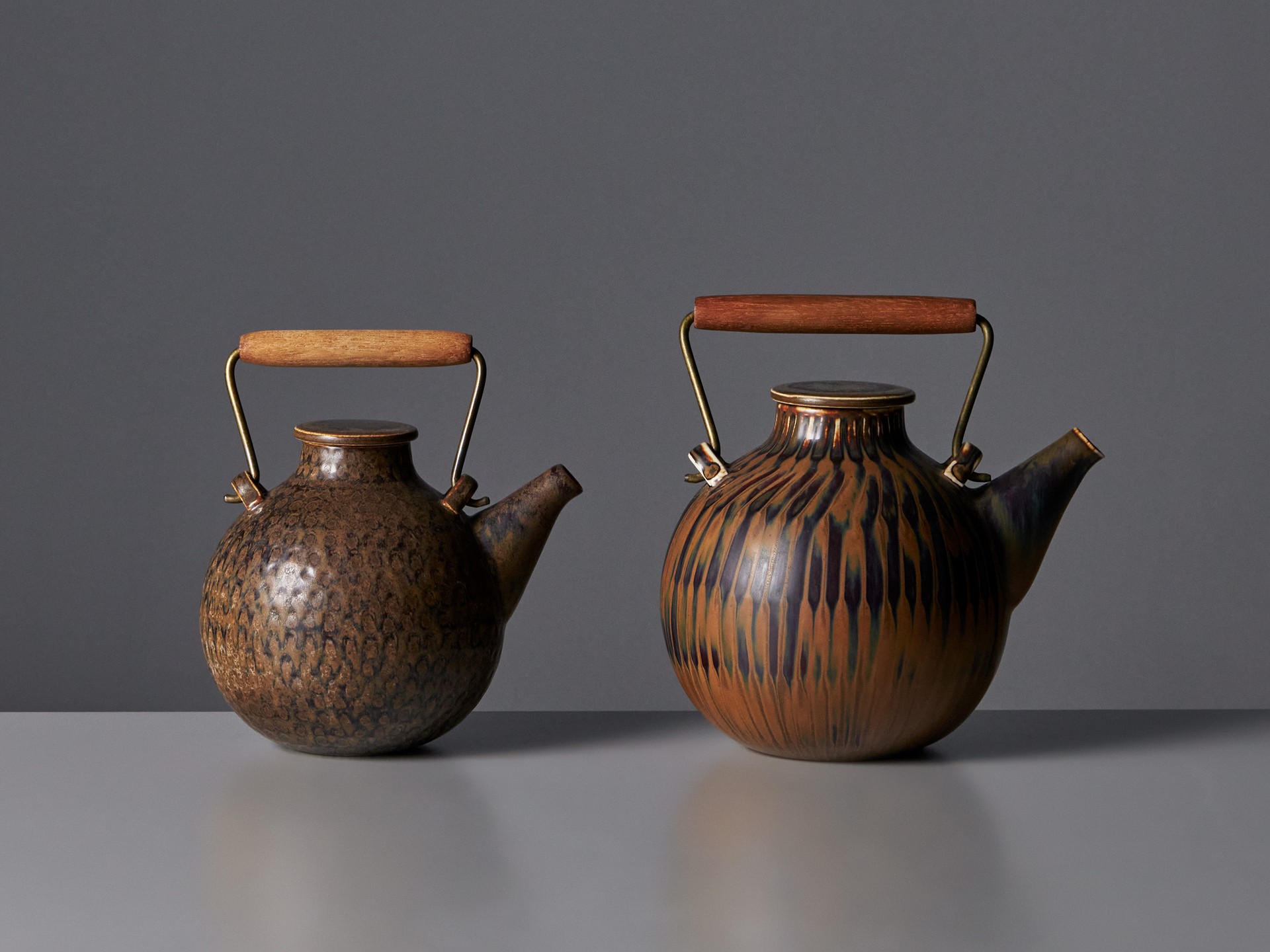 Pair of Teapots image 3