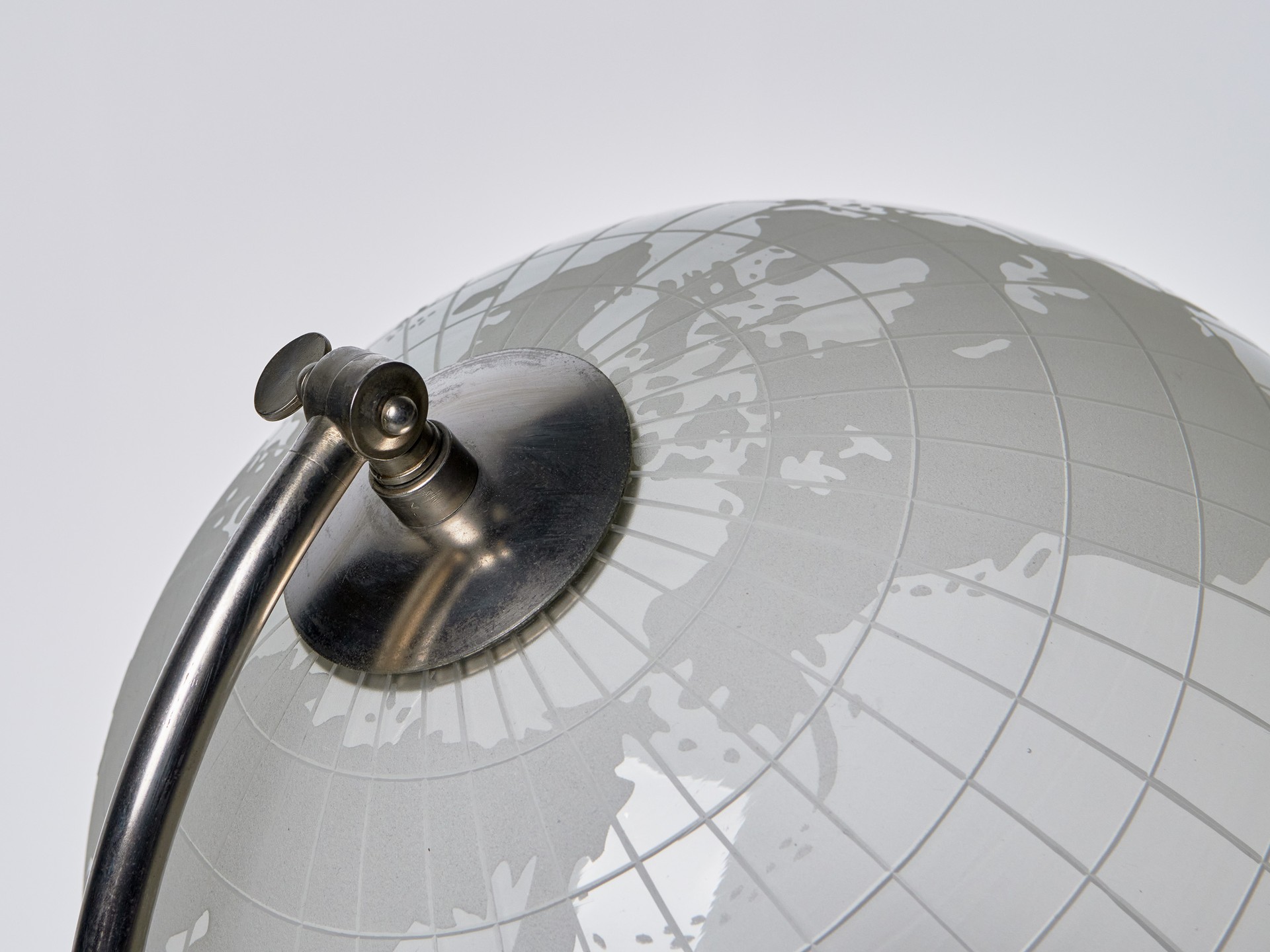 Illuminated Glass Globe image 5