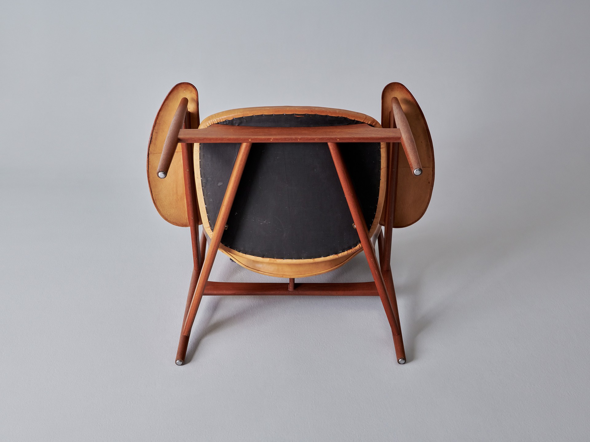 'Chieftain' Armchair image 17