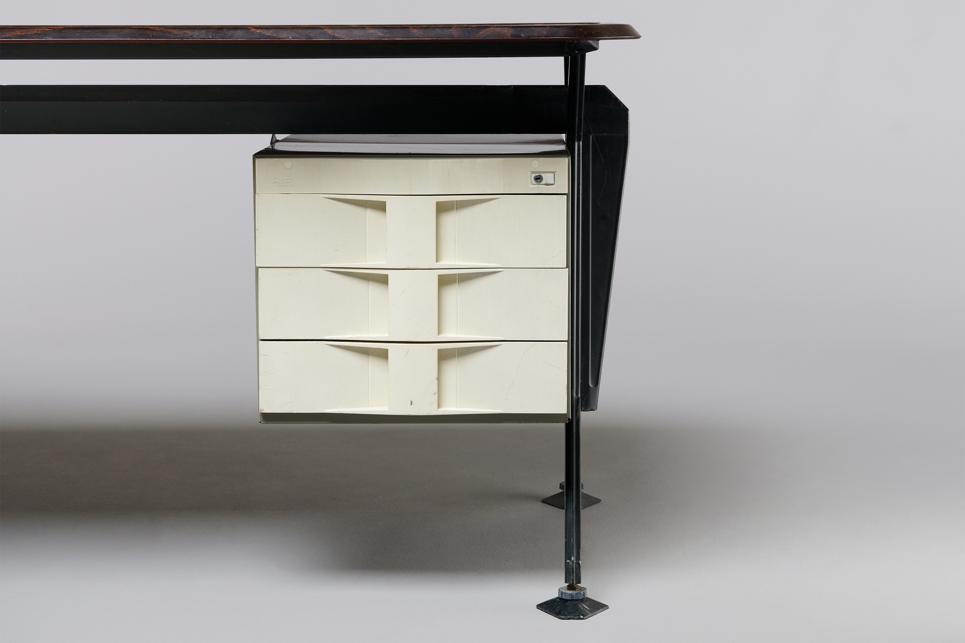 'Arco' Desk image 3
