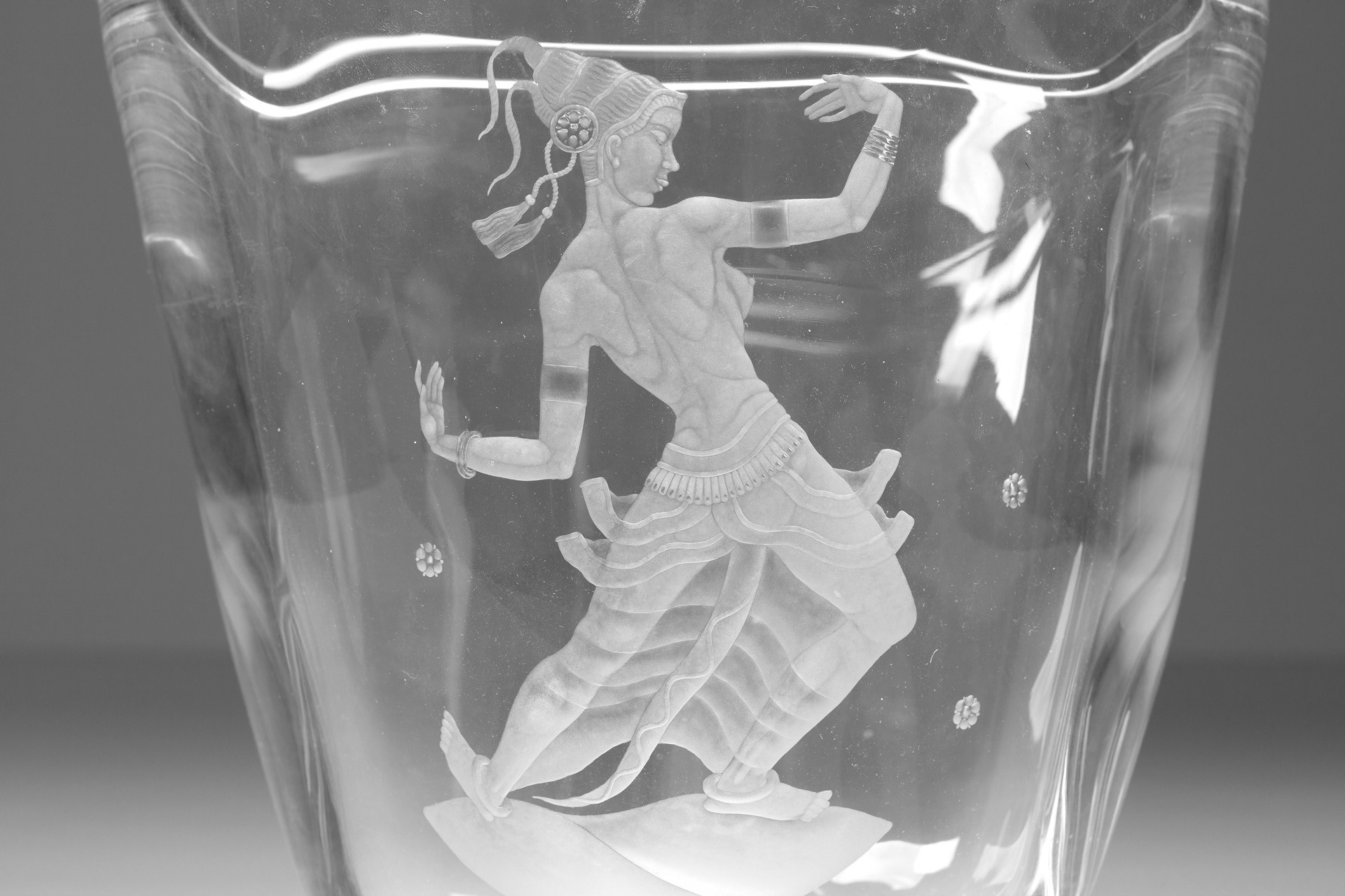 Vase image 3