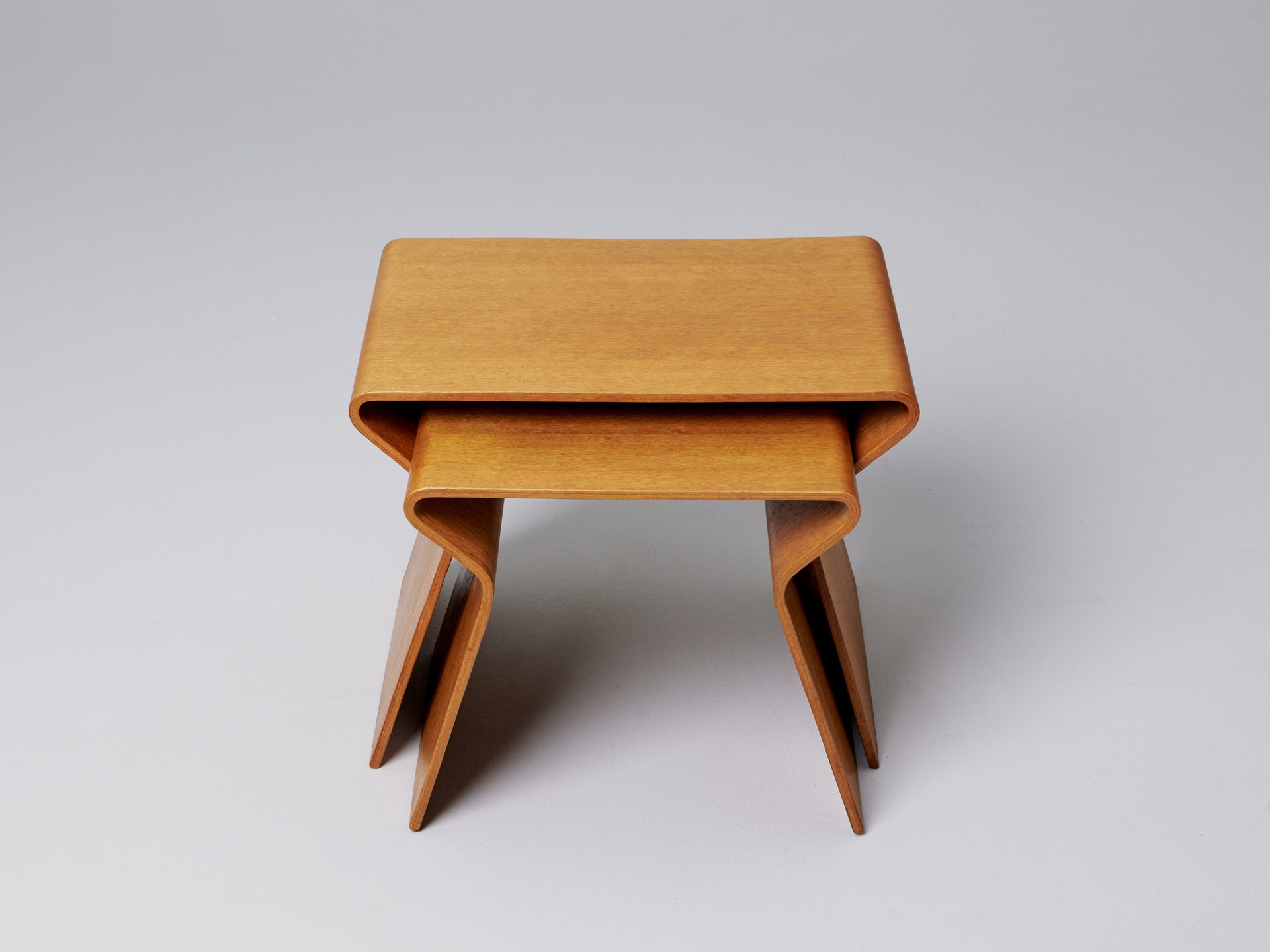 Set of Two Nesting Tables image 3