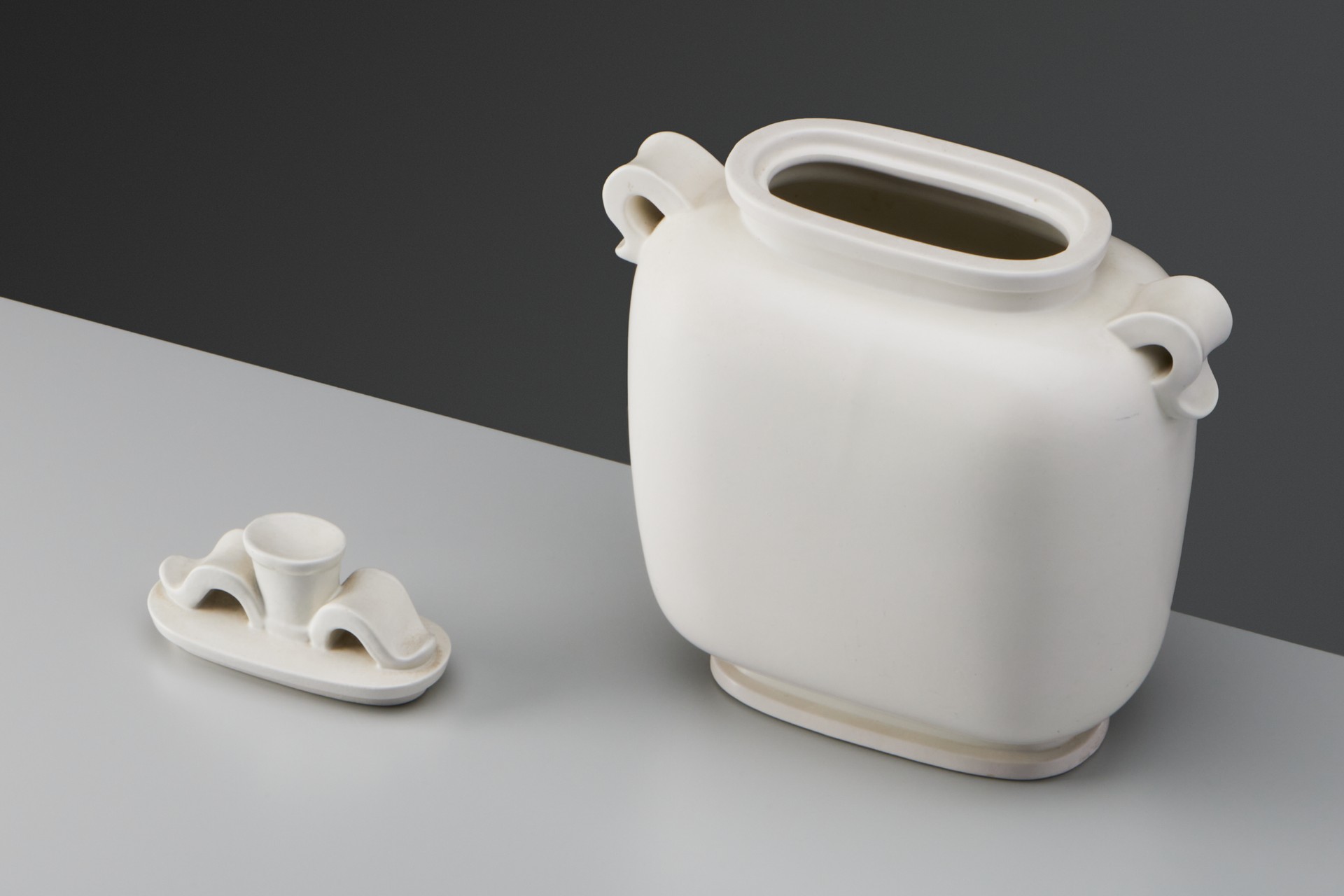 "Carrara" Urn image 4