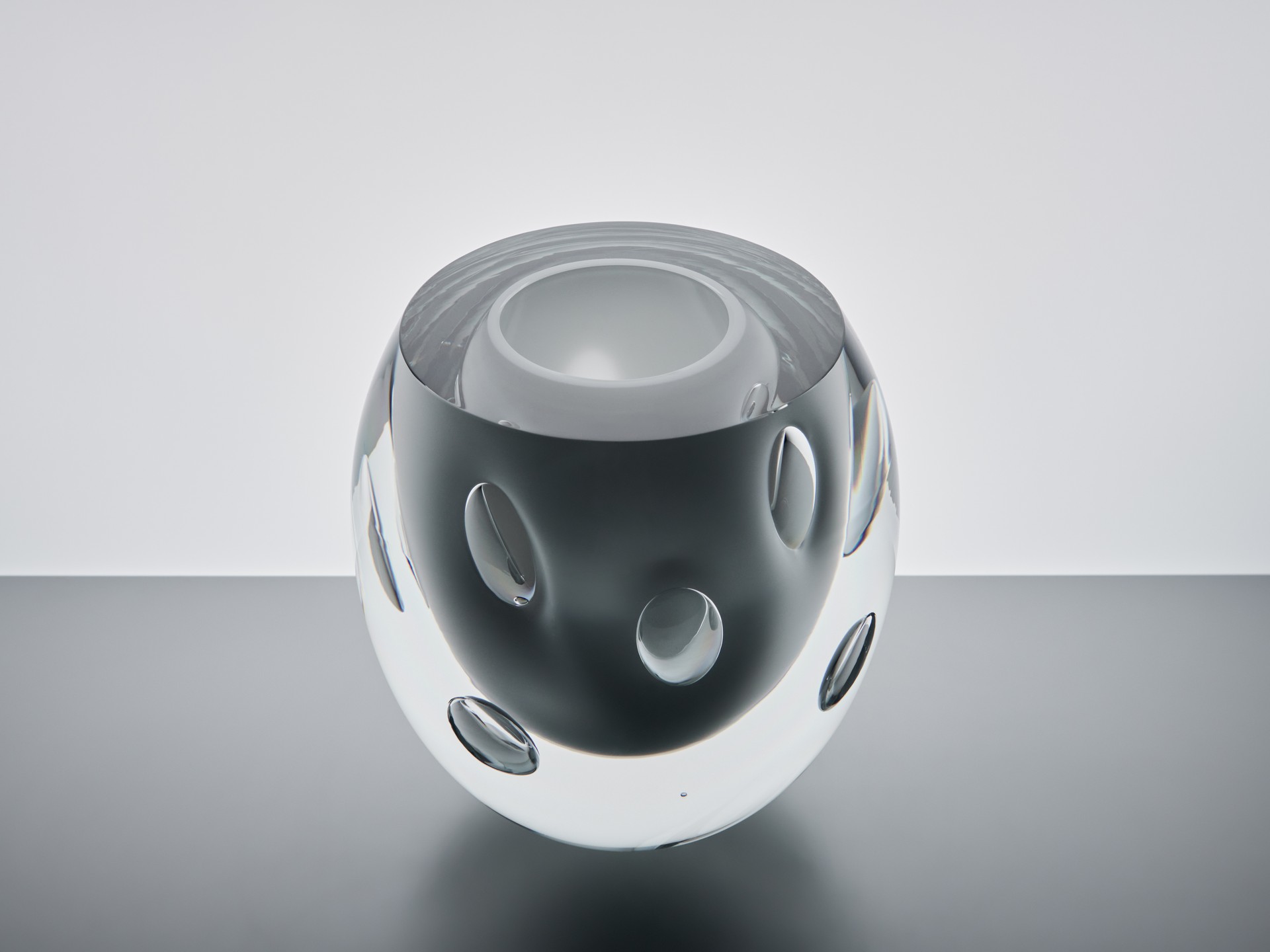 'Claritas' Vase image 4