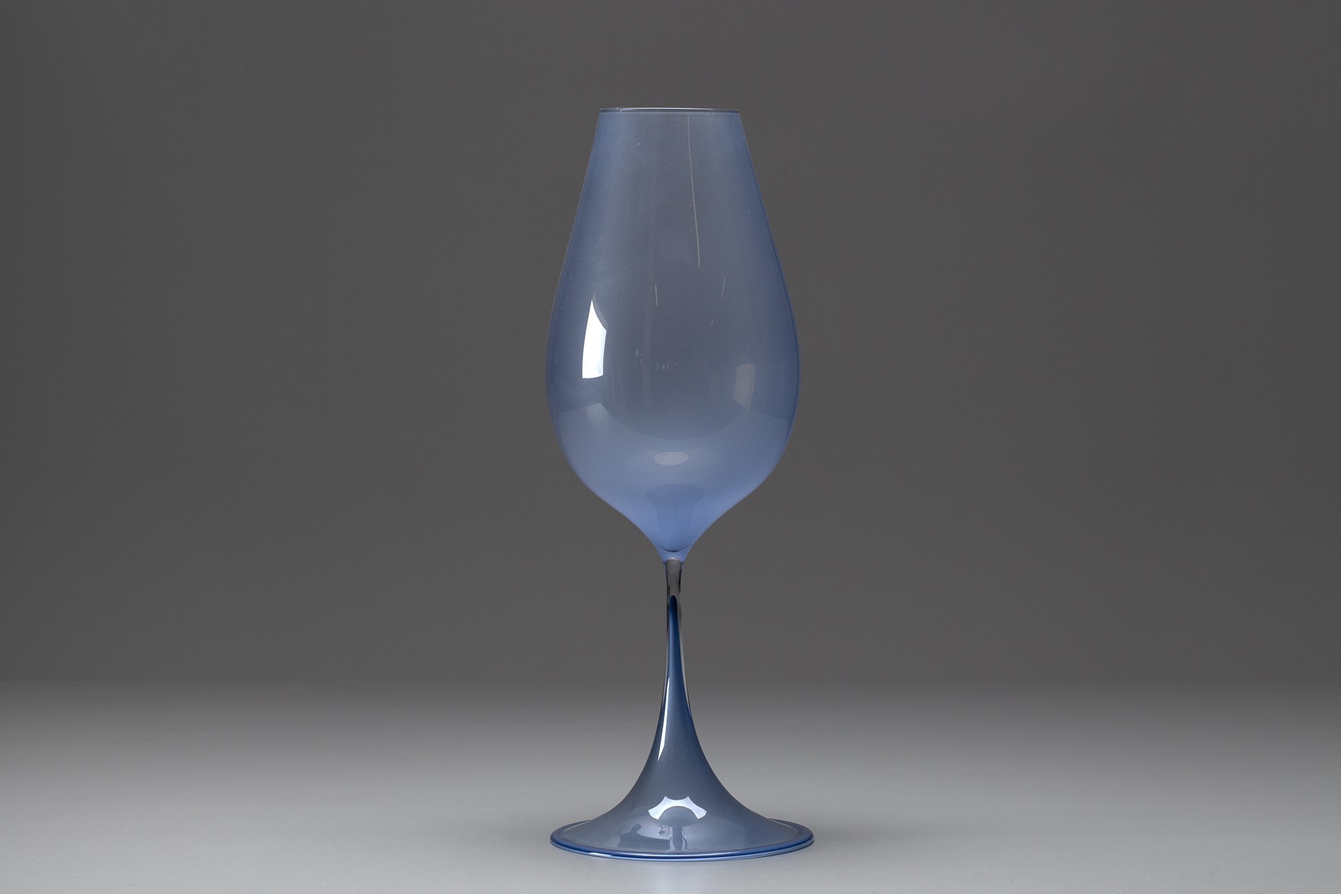 'Tulip' Vase image 2