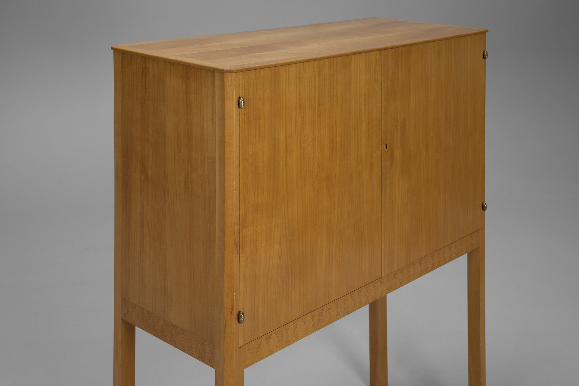 Cabinet image 6