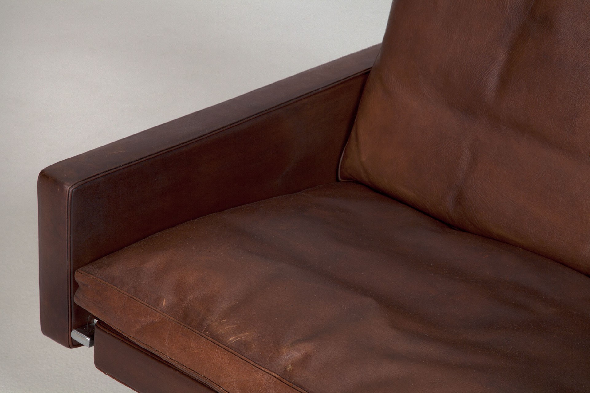 PK 31/3 Sofa and PK 31/1 Chairs image 8