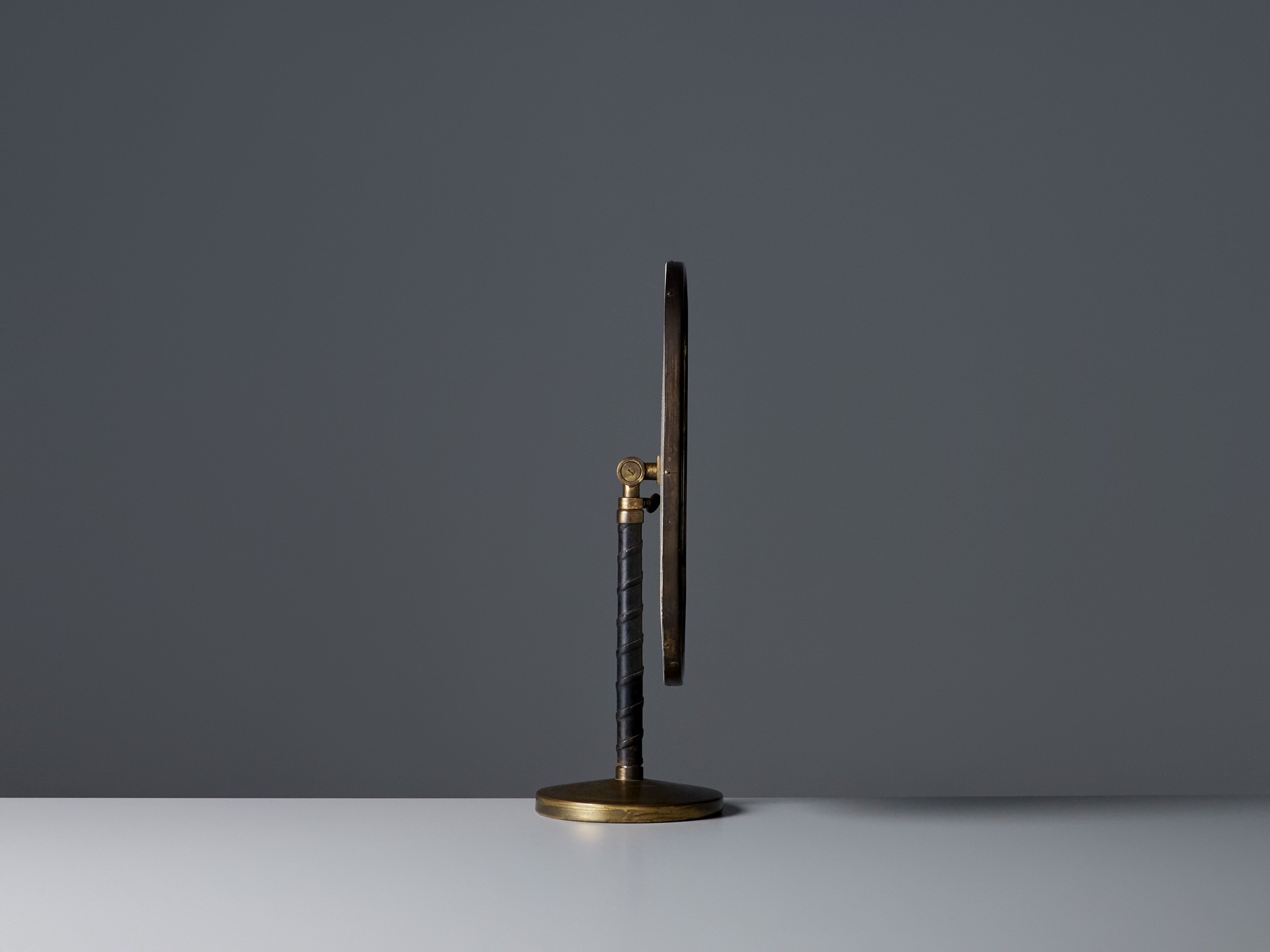 Adjustable Table Mirror image 4