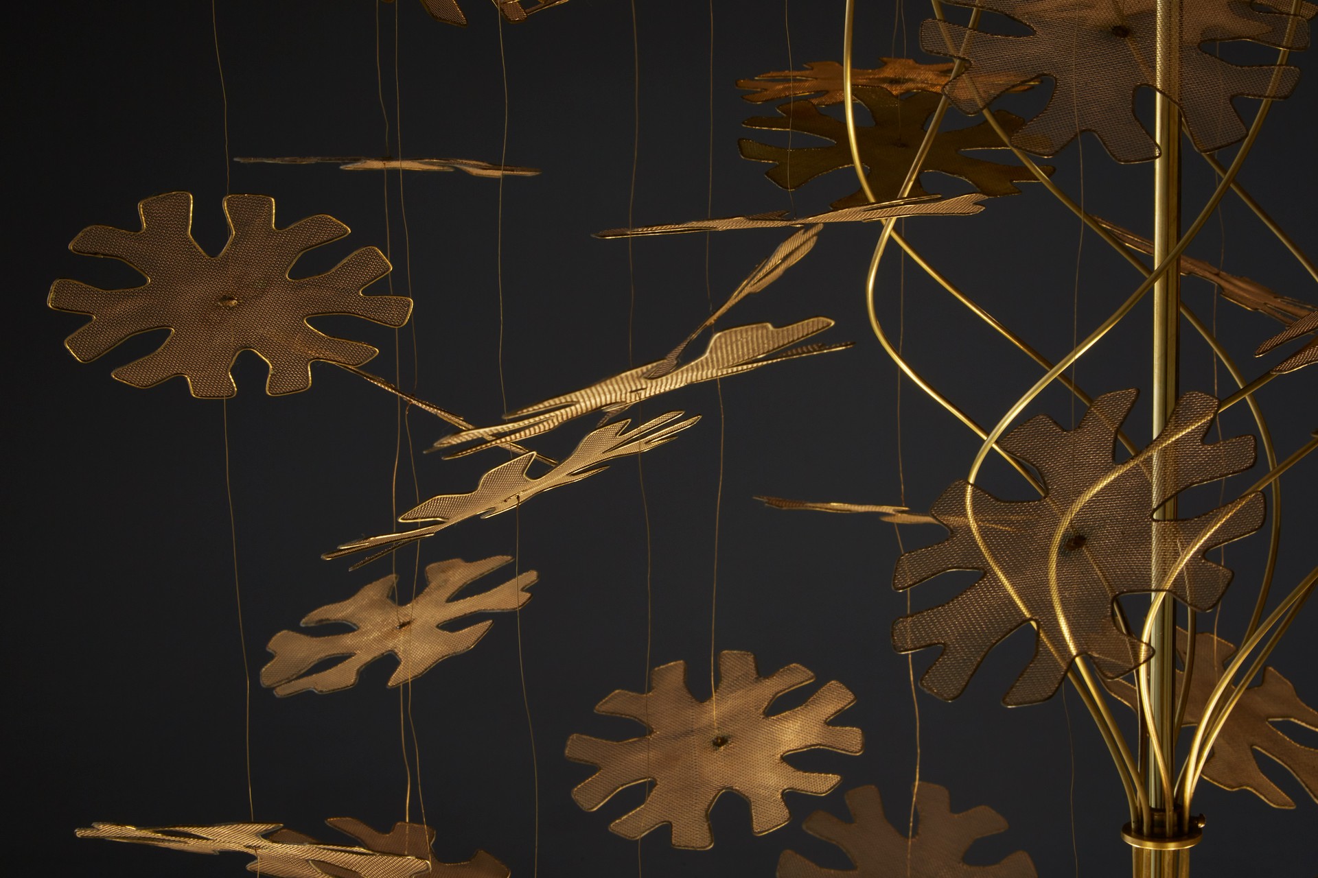 Large 'Snowflake No. 1' Chandelier, Model no. 9014, from the 'Fantasia' Series image 7