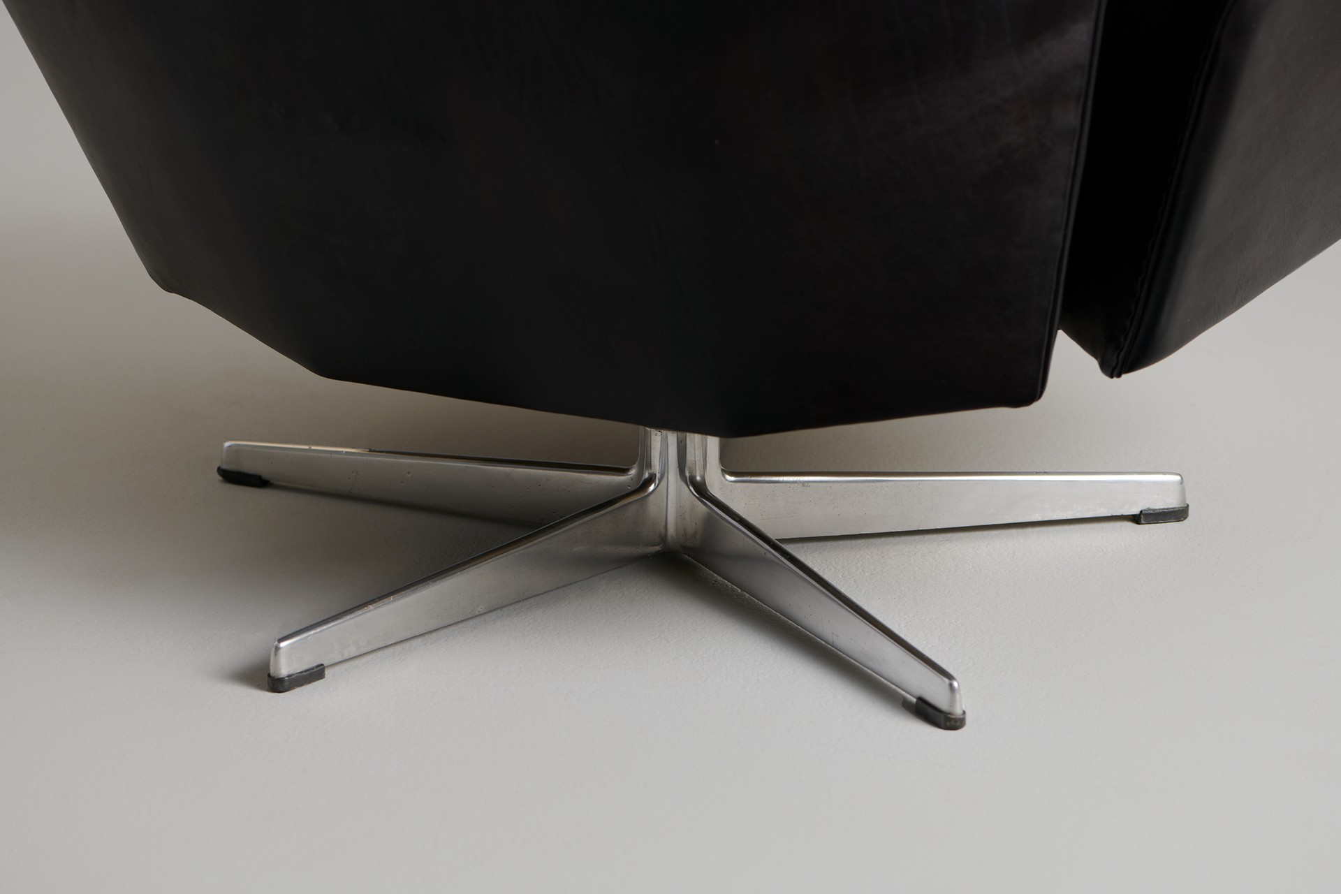 'Ox' Chair image 4