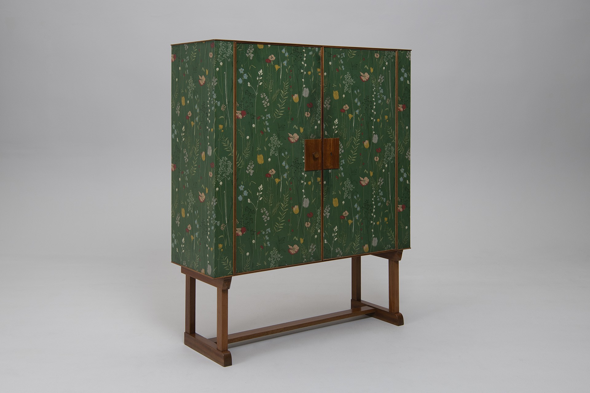 Cabinet, Model no. 852 image 2