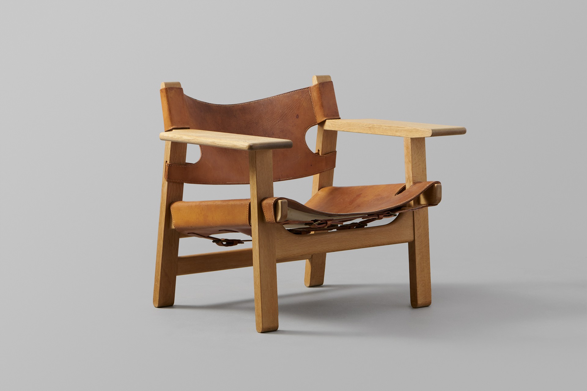 Pair of 'Spanish' Armchairs, Model no. 226 image 2