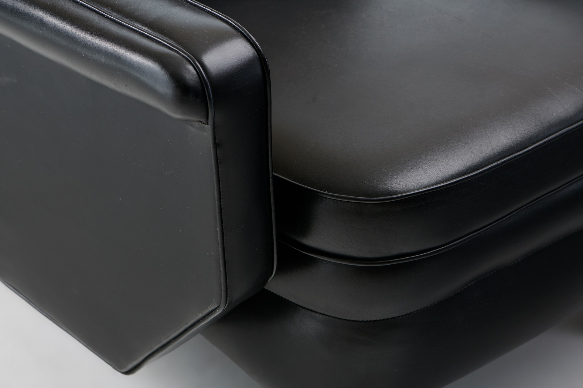 Pair of "Enzo Gutzeit" Chairs image 6