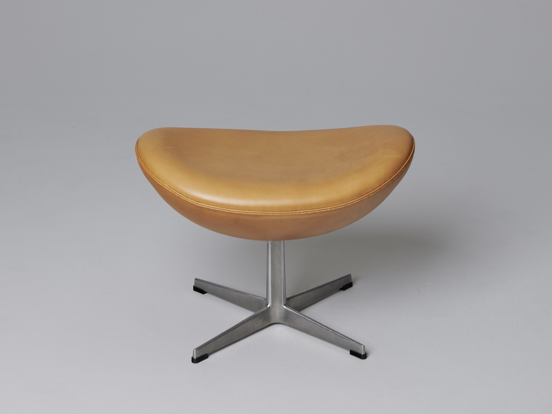 'Egg' Stool image 4