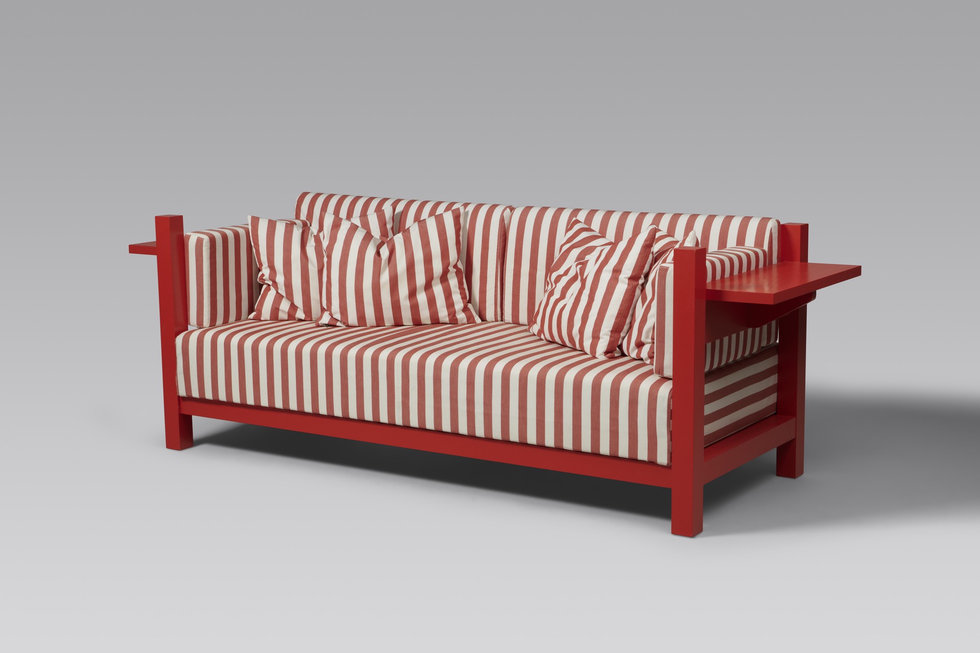 'Victory' Sofa image 2