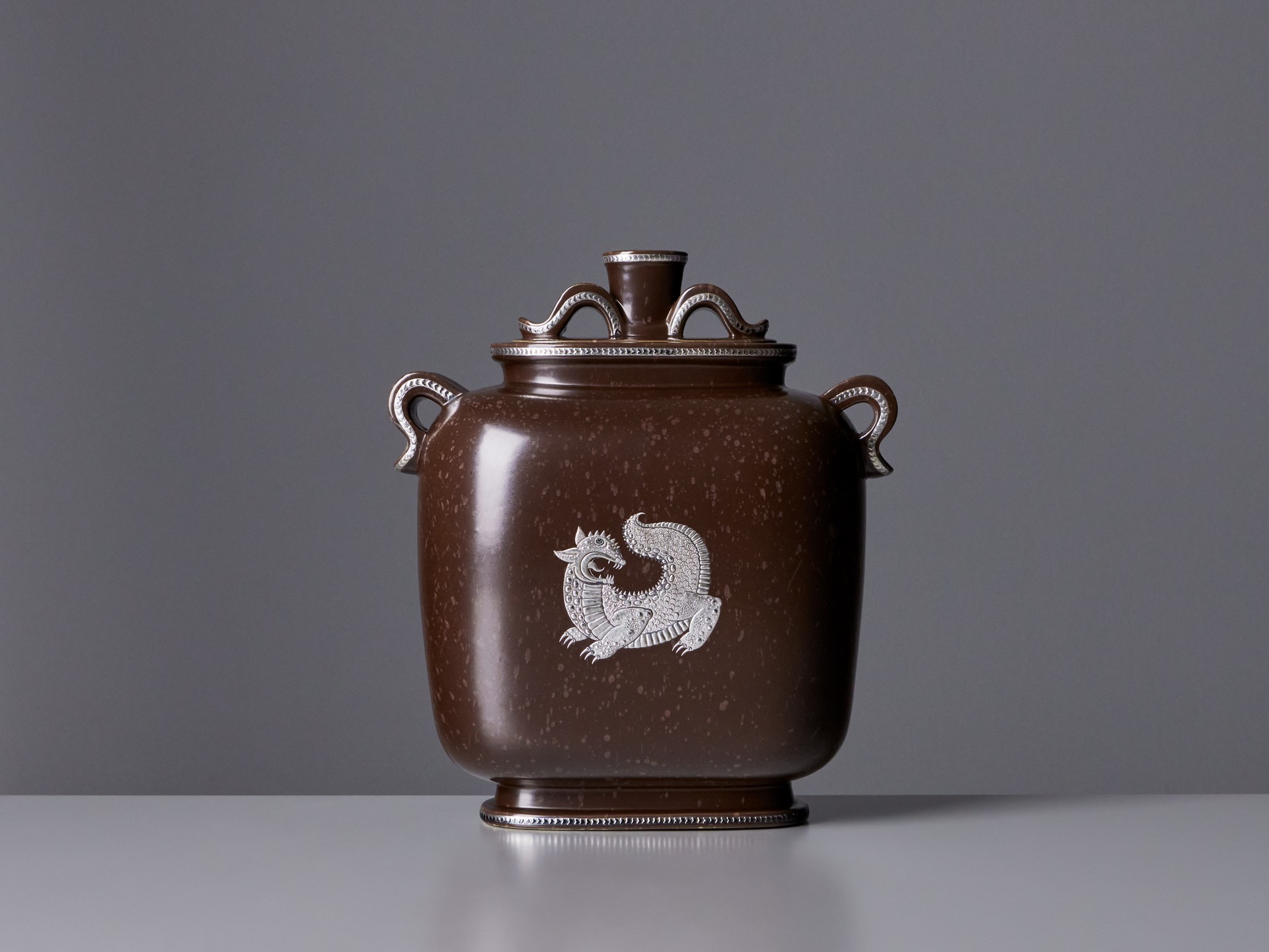 'Argenta' Urn with Cover image 3