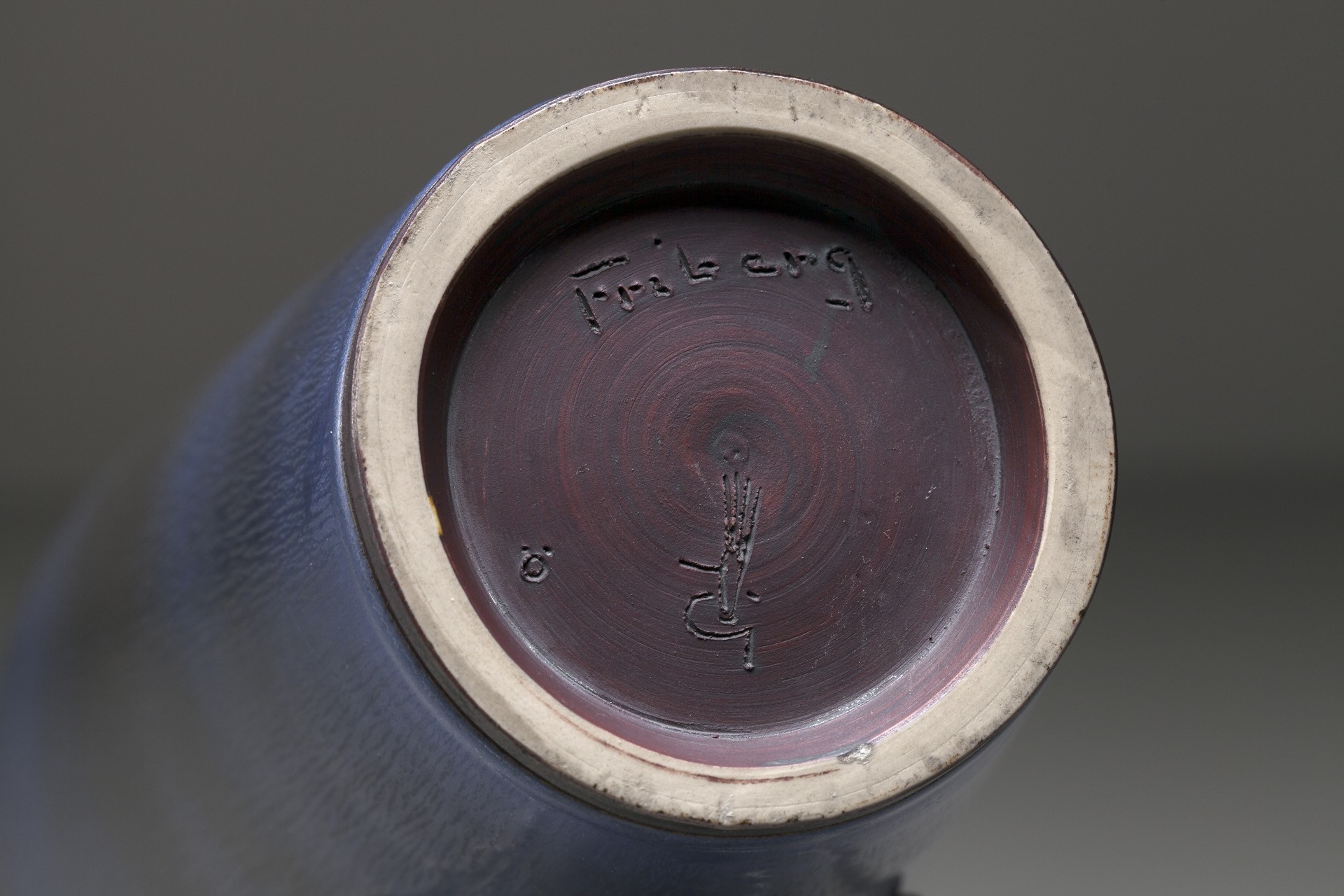 Vase image 4