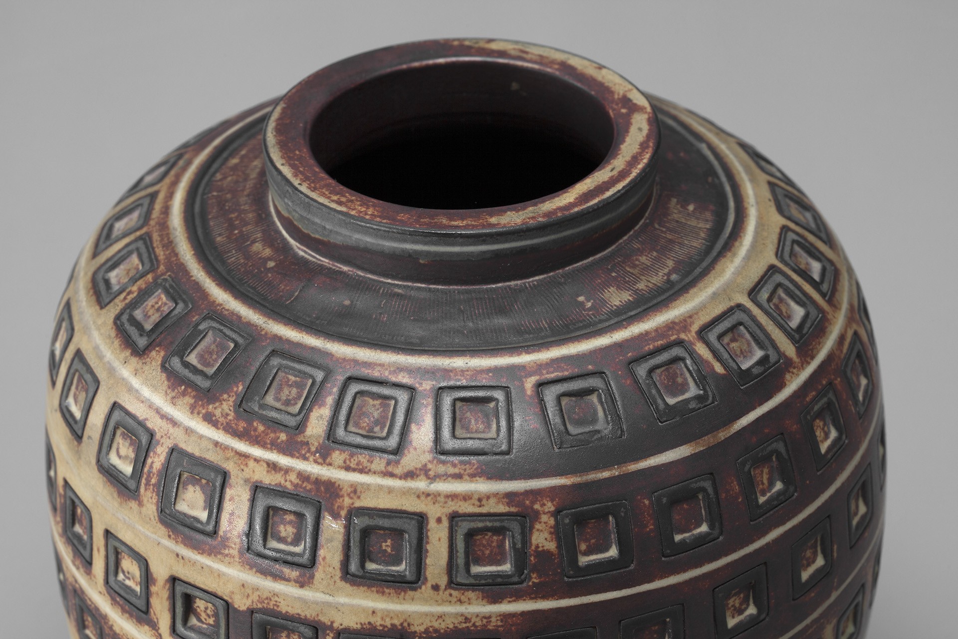 Farsta Urn image 3