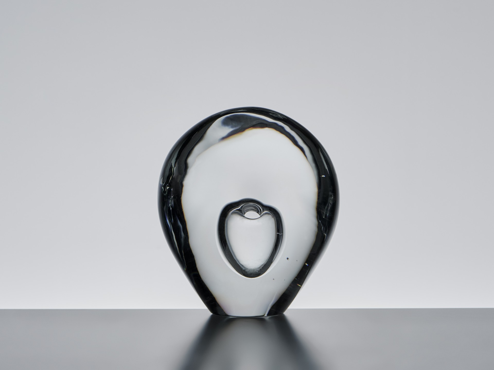¨Istuva Iintu¨ (Sitting Bird) Vase