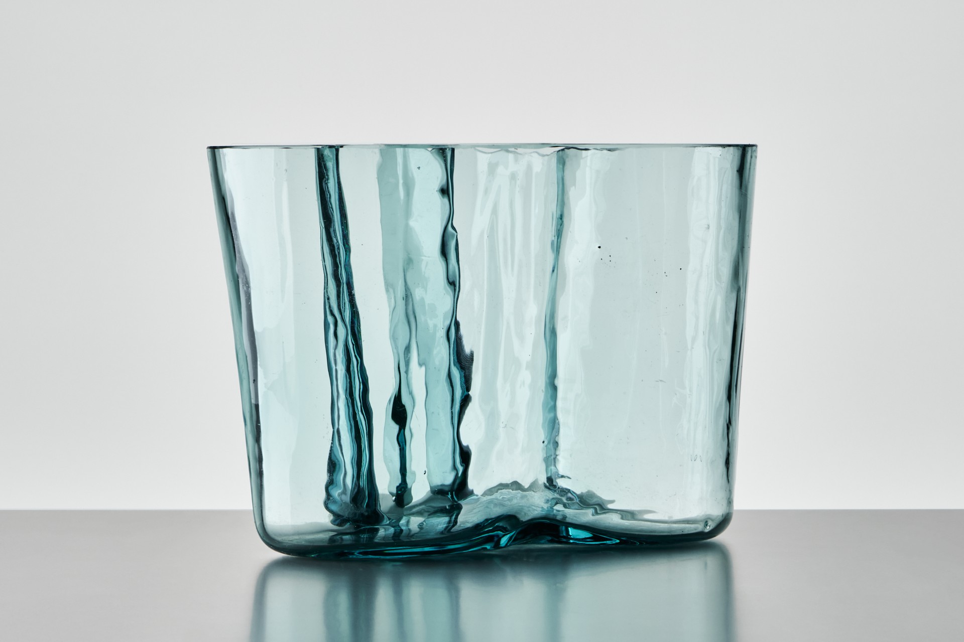 'Savoy' Vase, Model no. 9750 image 4