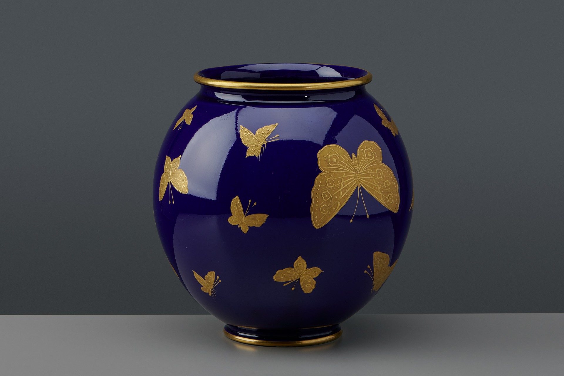 Vase image 2