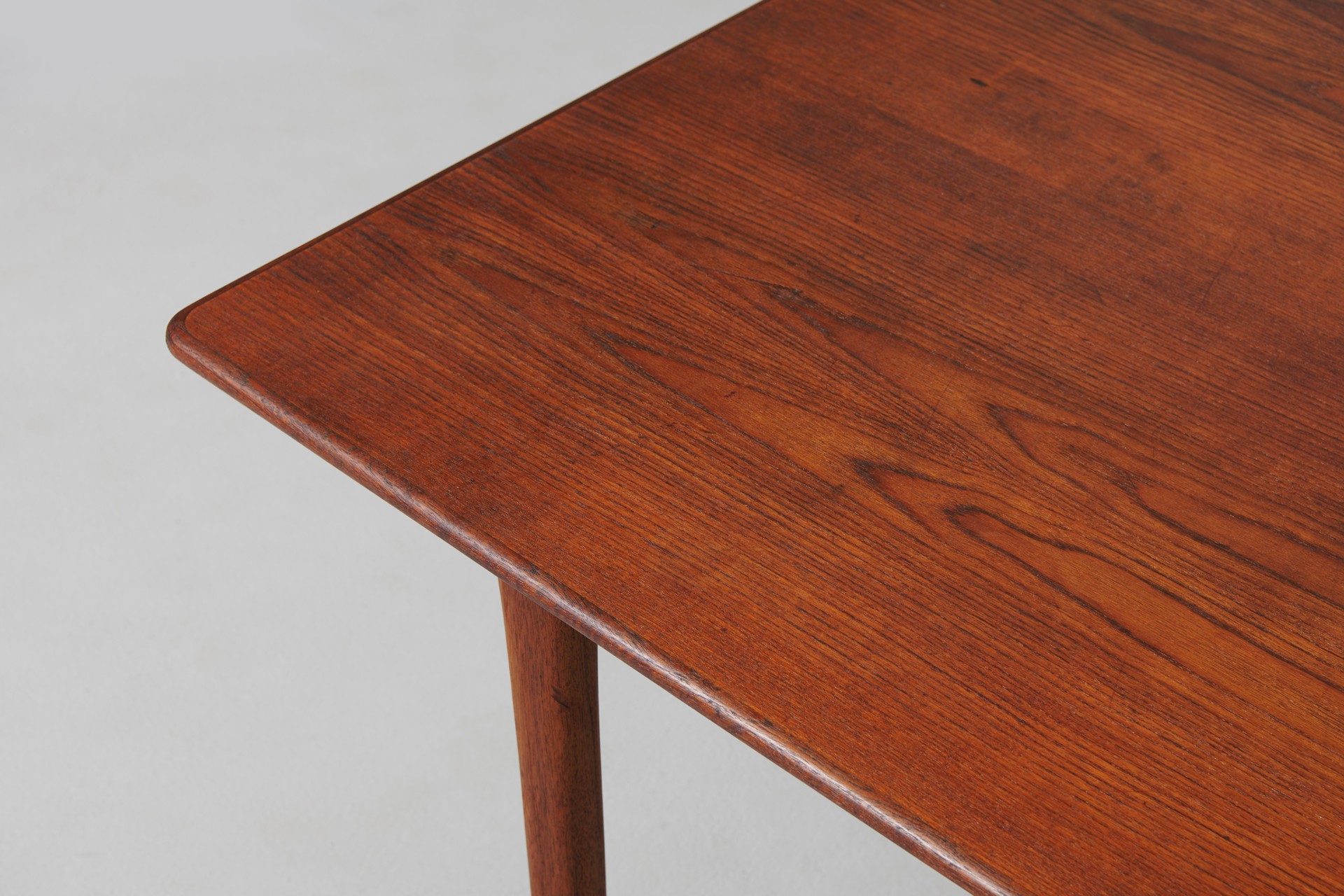 Desk / Table image 6