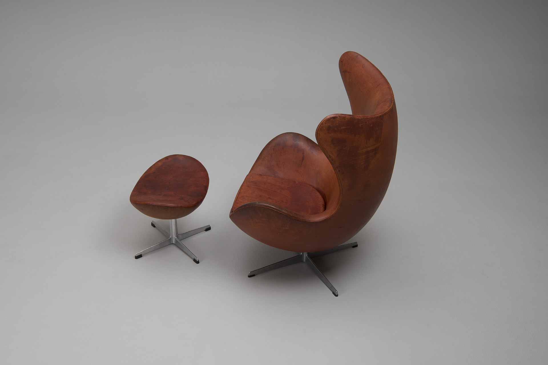 Egg Chair With Ottoman, Model nos 3316 and 3127 image 5